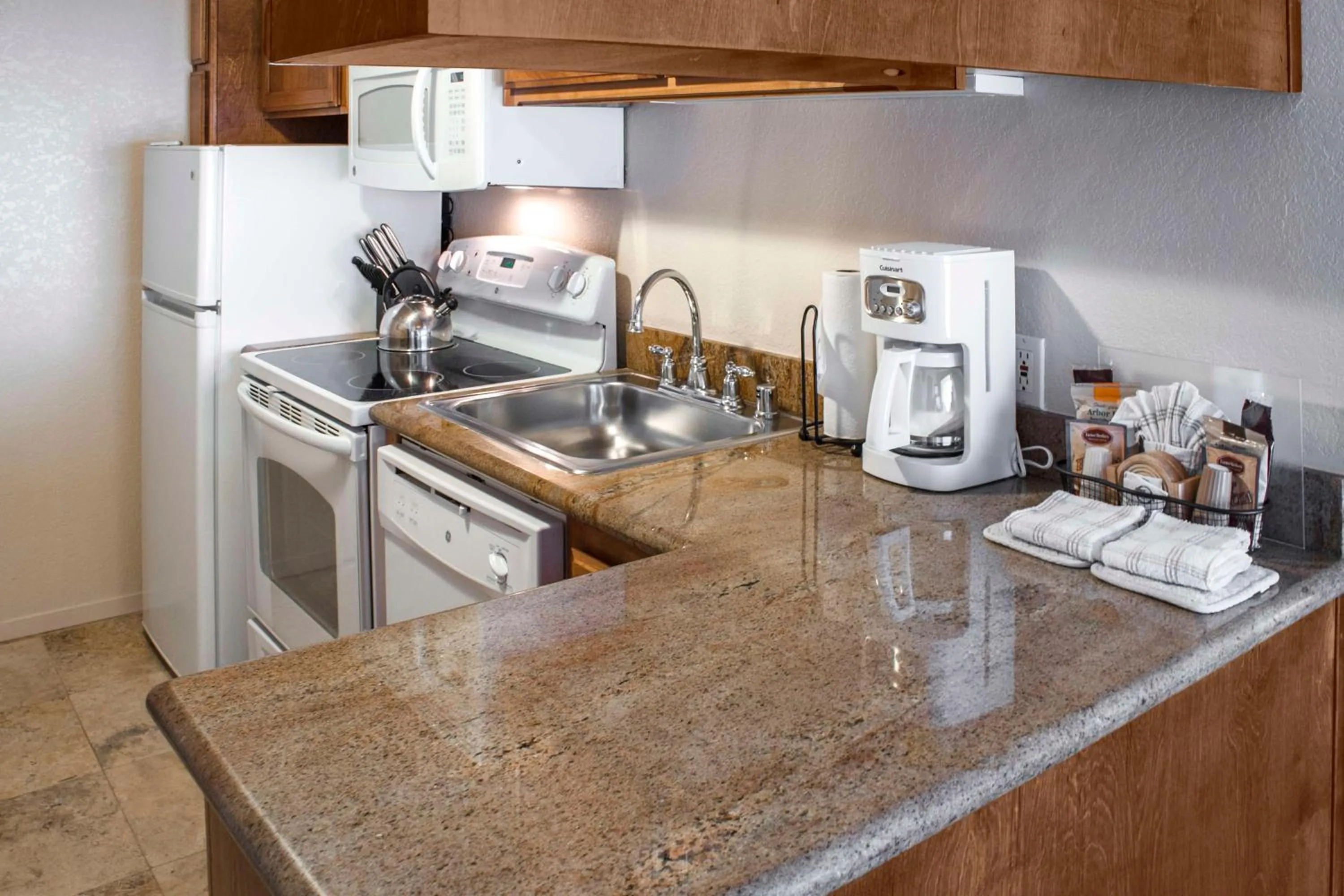 Kitchen or kitchenette in Hilton Vacation Club San Luis Bay Avila Beach