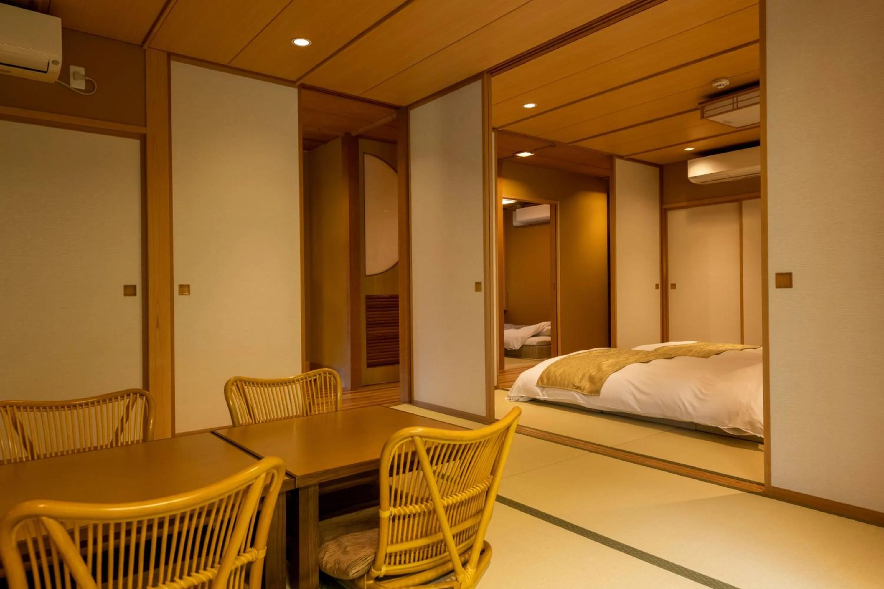 Photo of the whole room, Bed in Yumoto Kissho