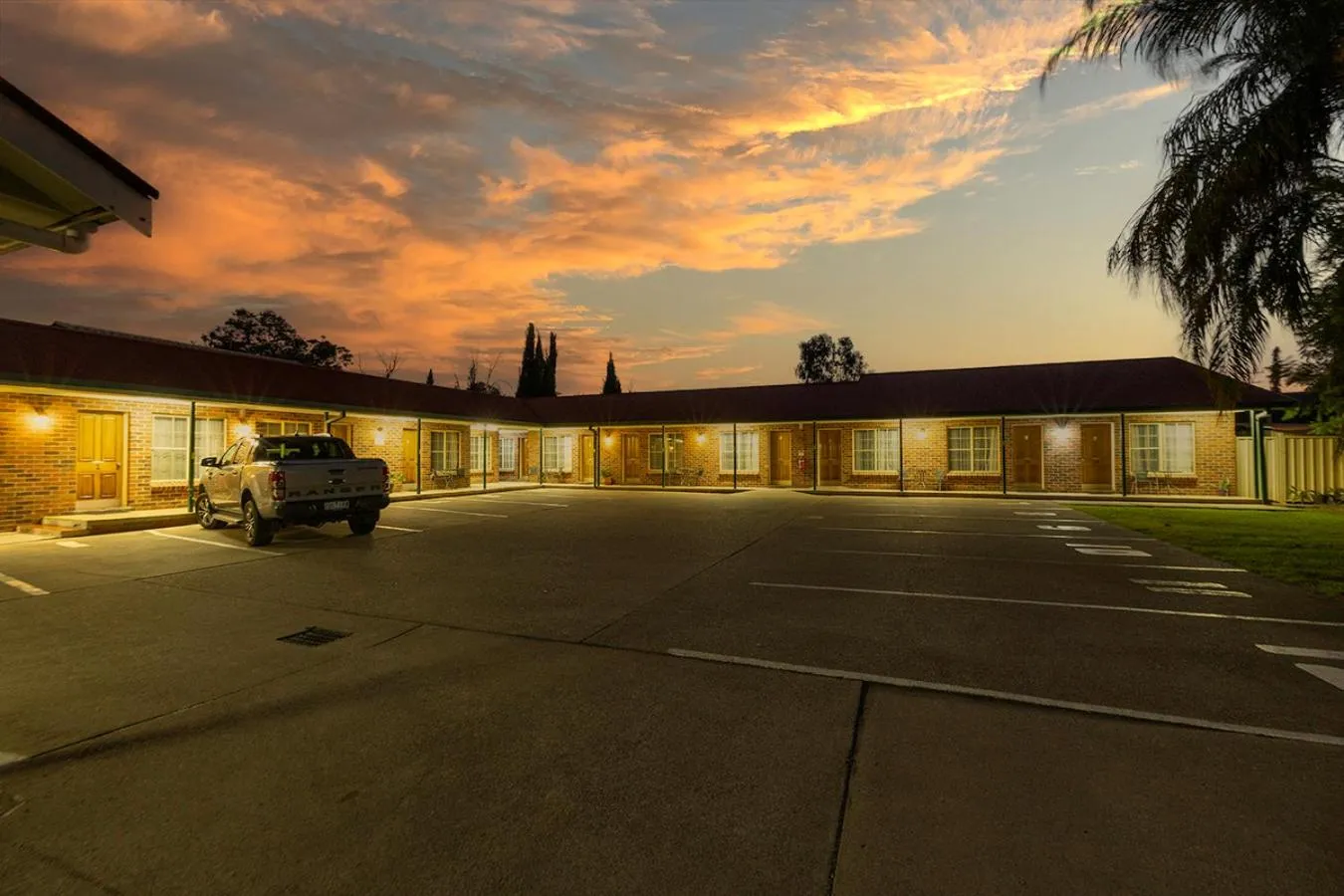 Sunset in Alyn Motel