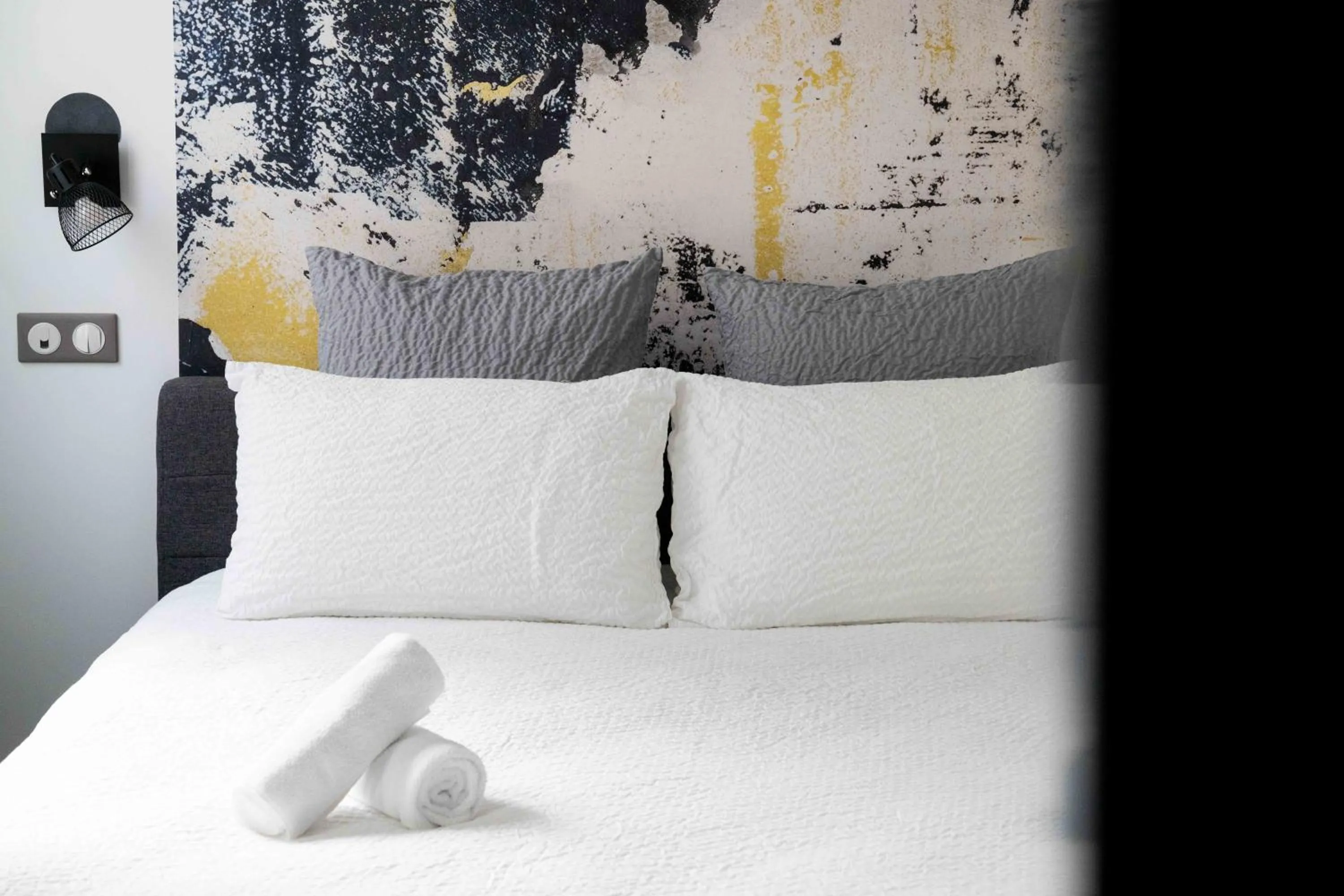 Bed in Hotel Txutxu-Mutxu