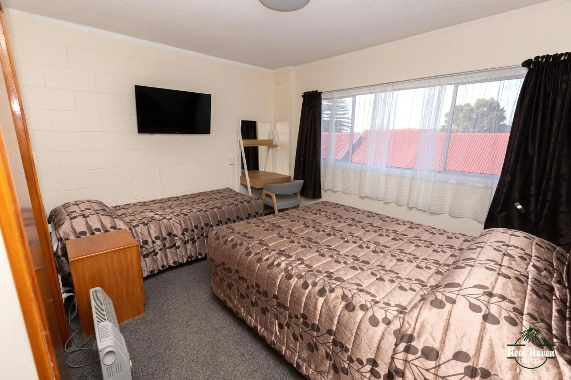 Bed in New Haven Motel