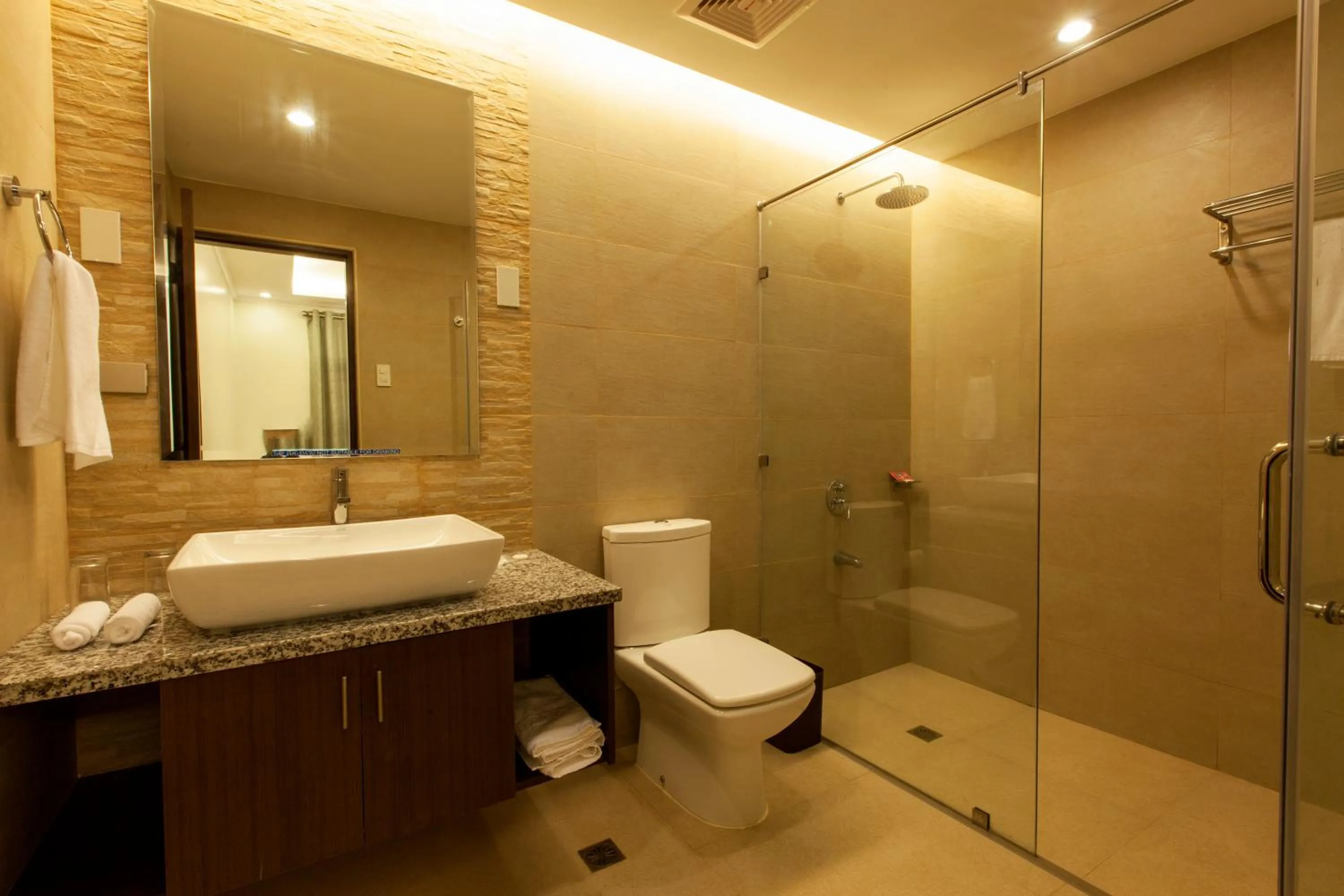 Shower in Aureo La Union