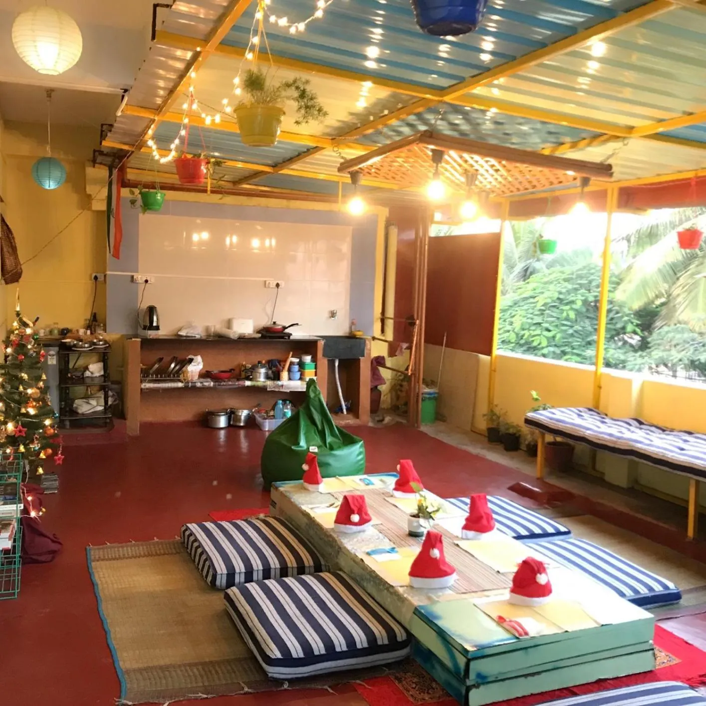 Kitchen or kitchenette in The Little Blue Window Hostel