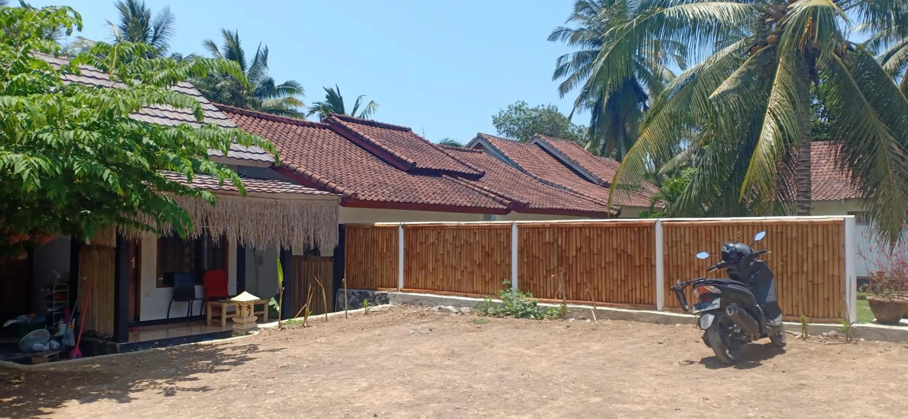 Property building in Dewi Garden Guesthouse