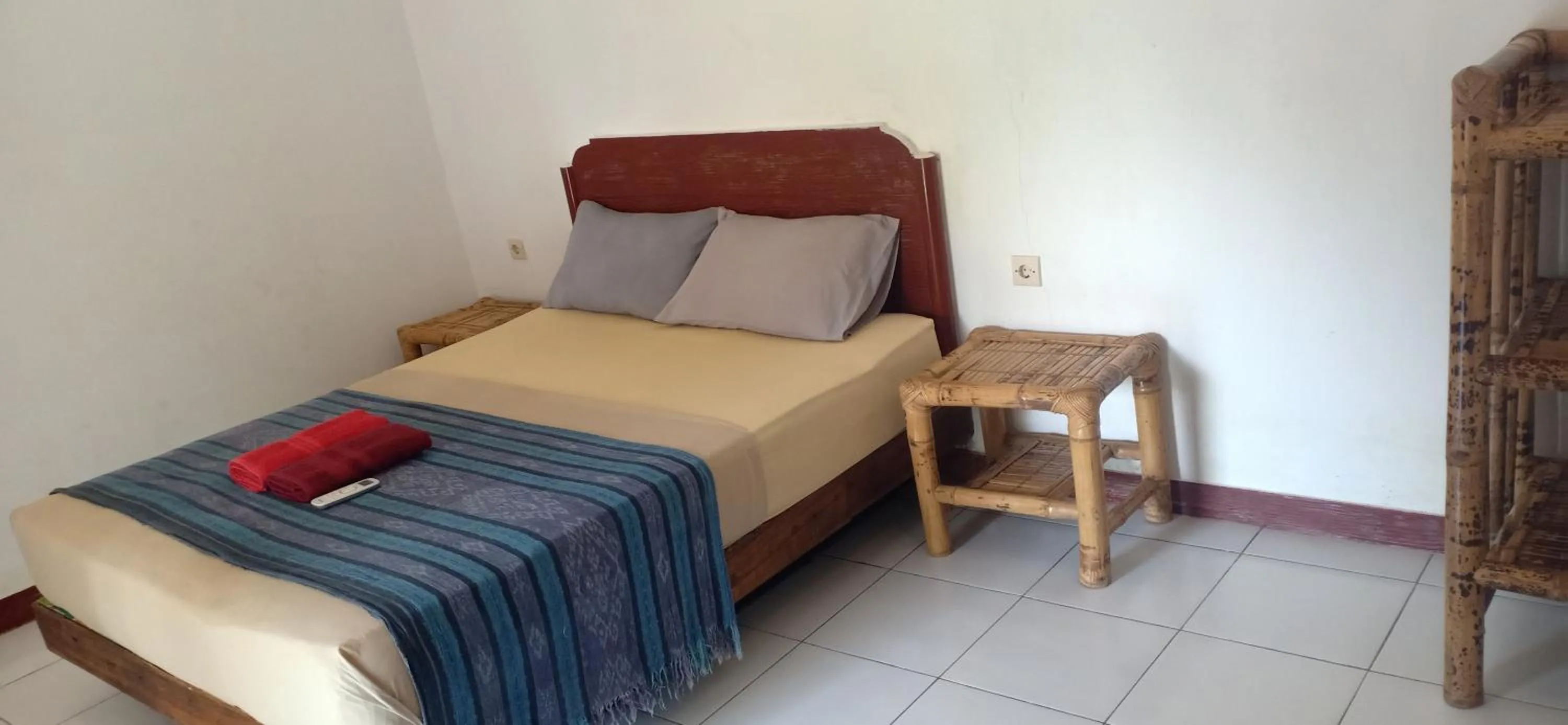 Bed in Dewi Garden Guesthouse