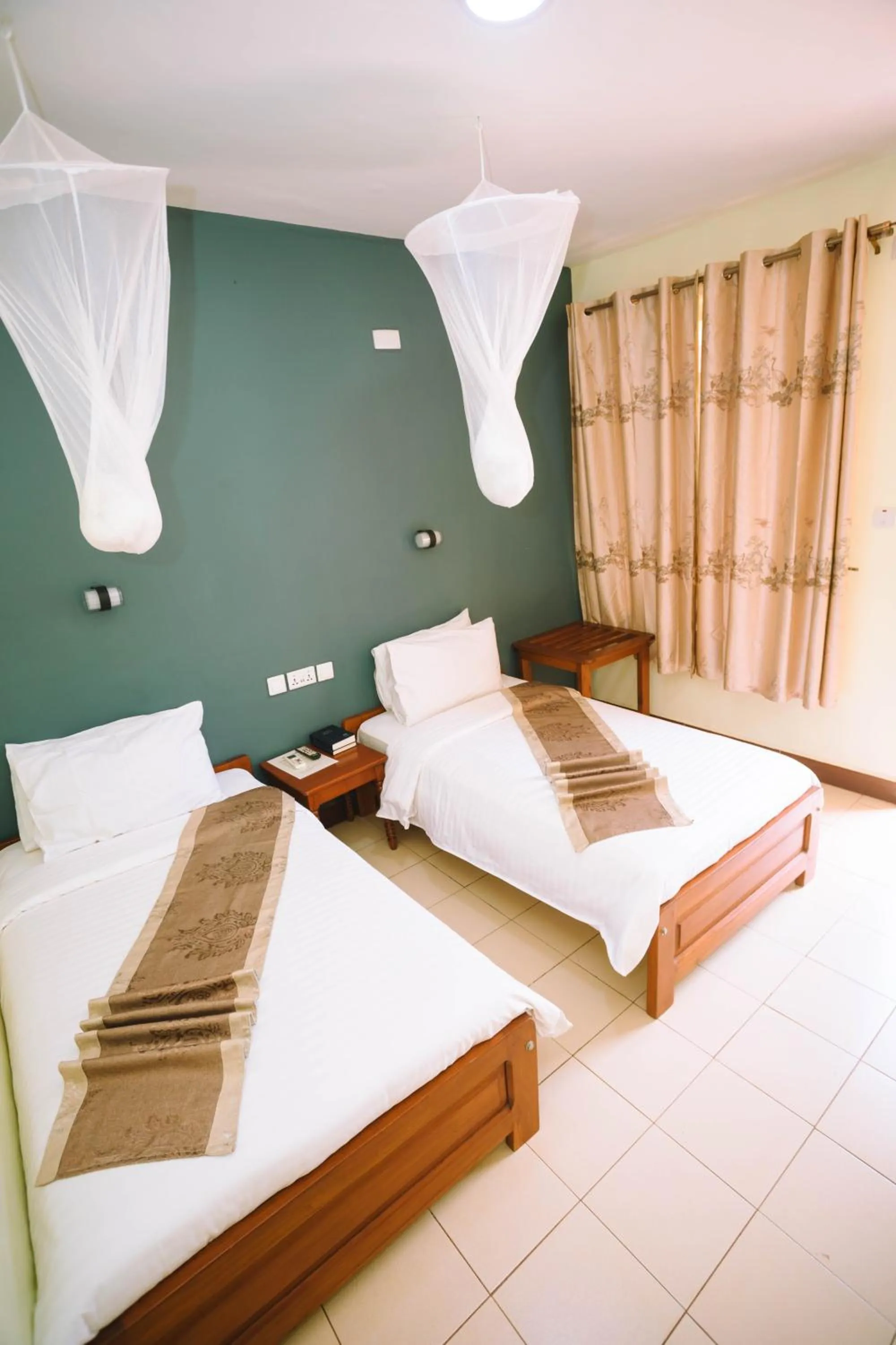 Bed in Keys Hotel Mbokomu Branch