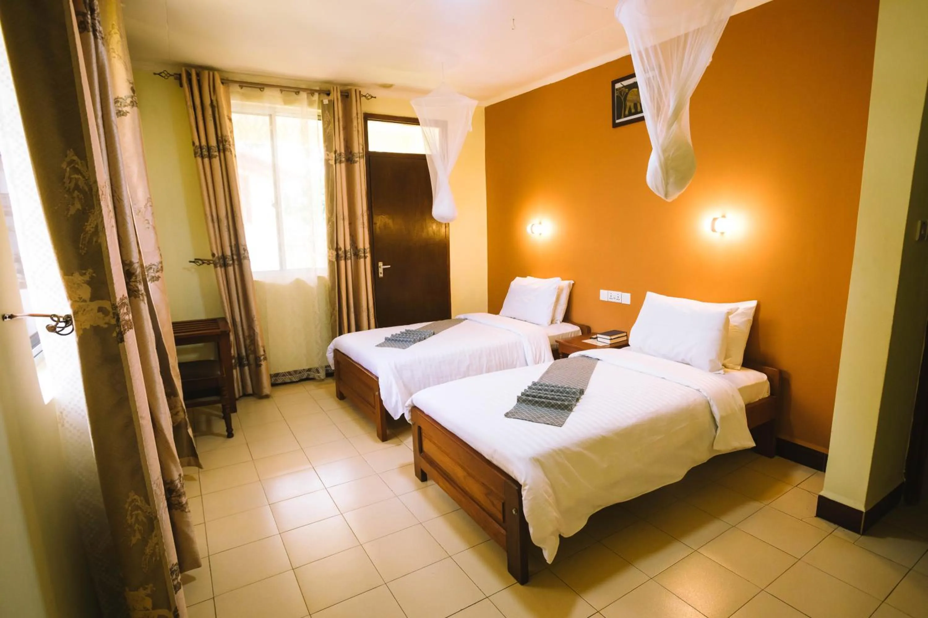 Bed in Keys Hotel Mbokomu Branch