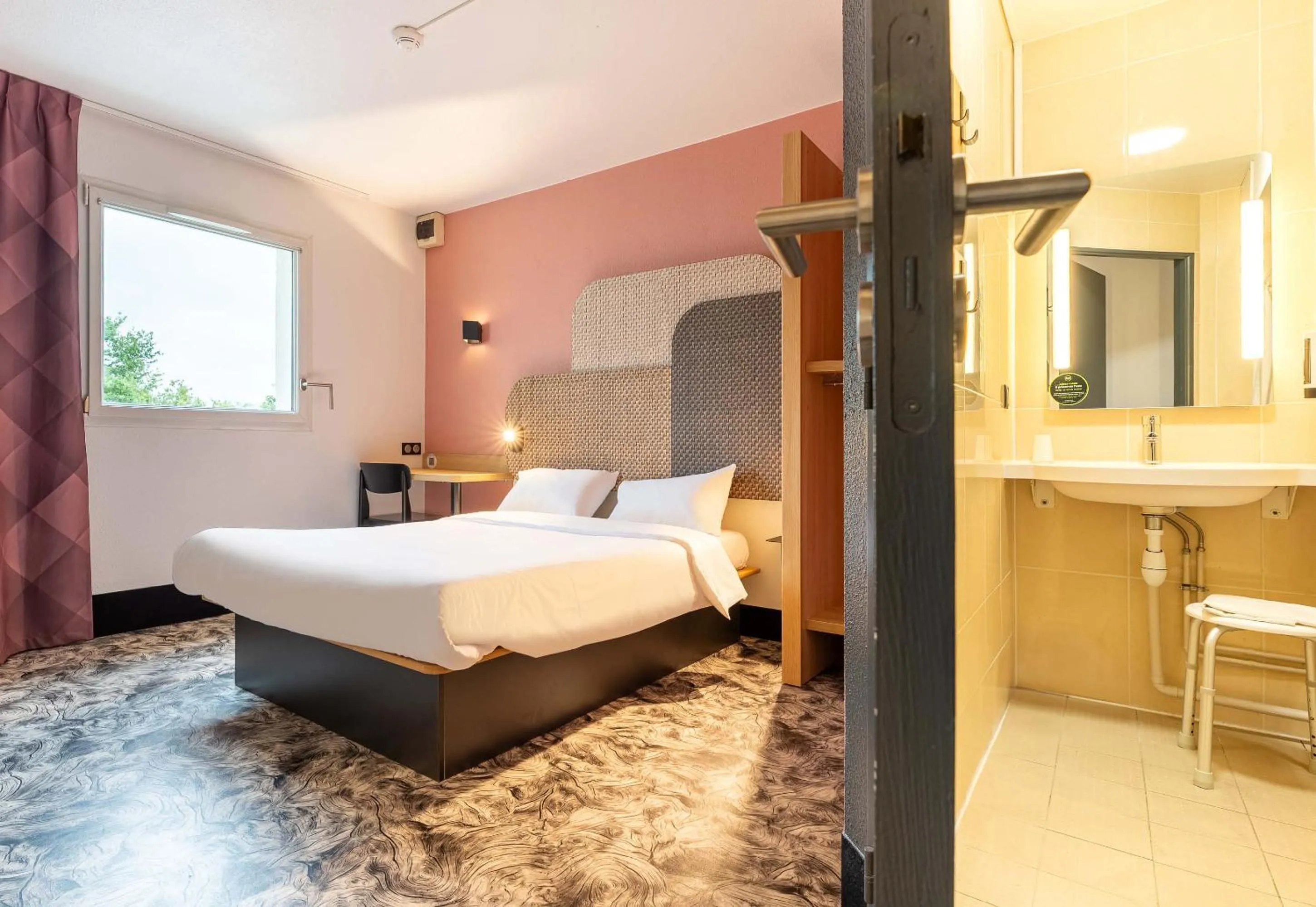 Bedroom, Bed in B&B HOTEL Nantes Atlantis Le Zenith