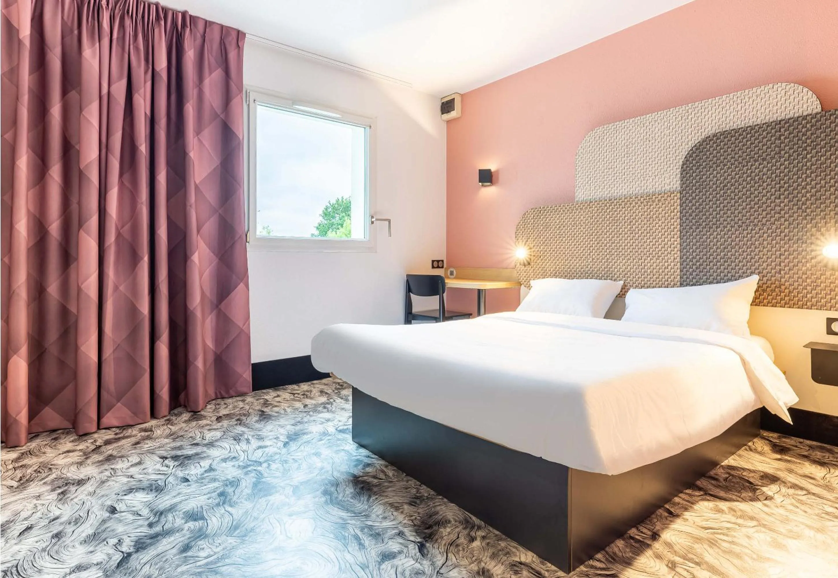 Bedroom, Bed in B&B HOTEL Nantes Atlantis Le Zenith