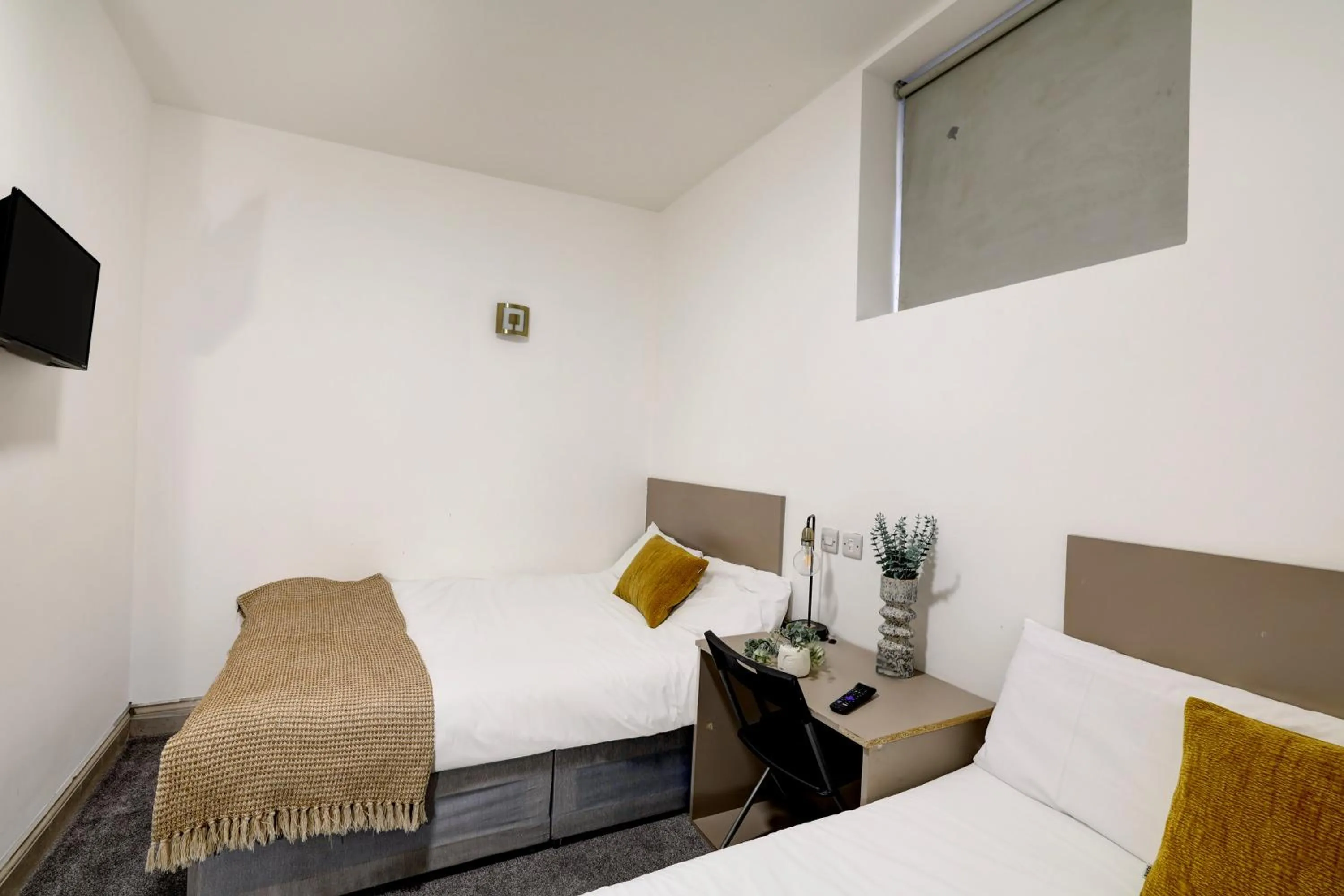 Bedroom, Bed in Belvilla Ilford Hill Hotel London