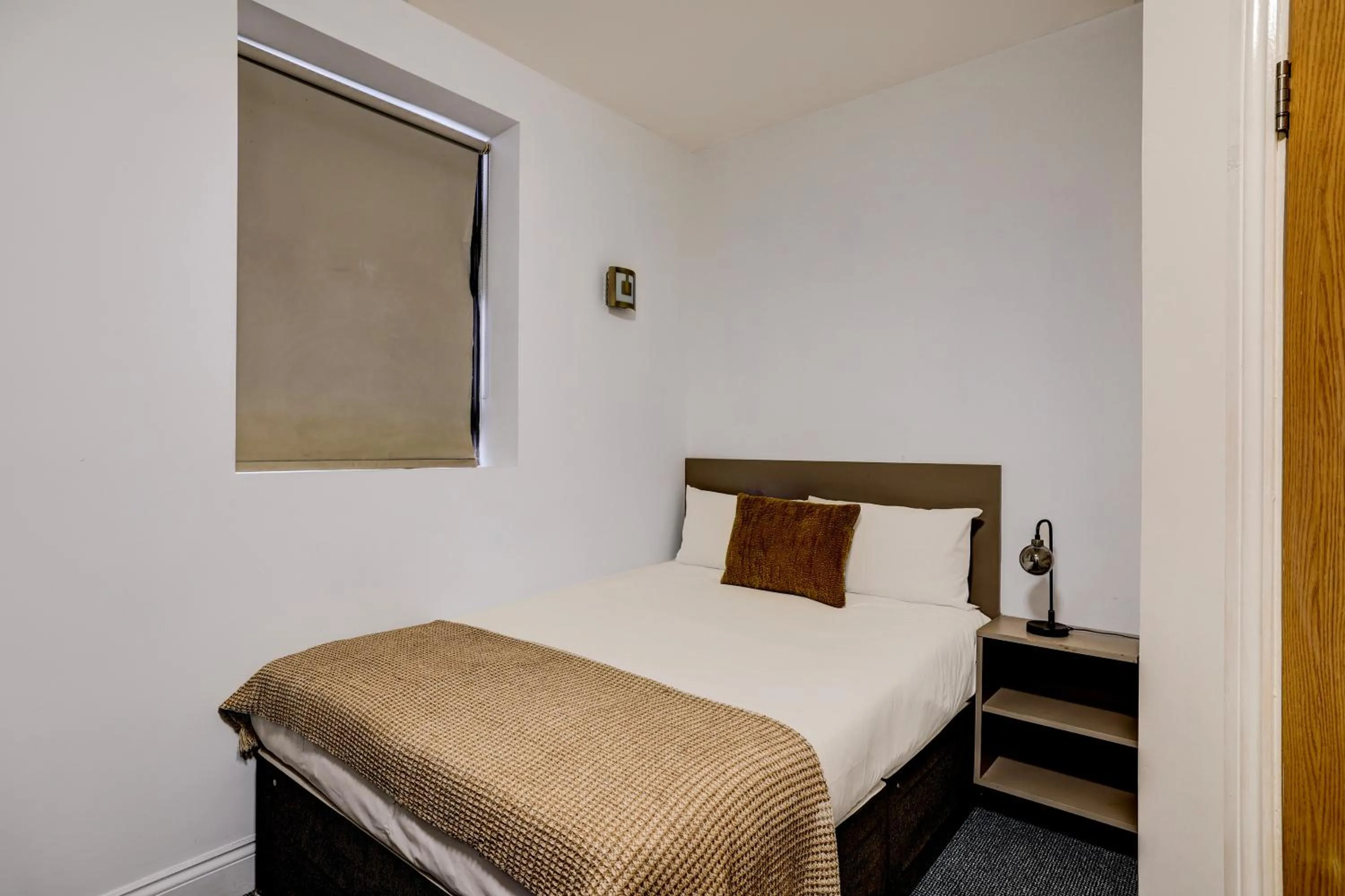 Bedroom, Bed in Belvilla Ilford Hill Hotel London