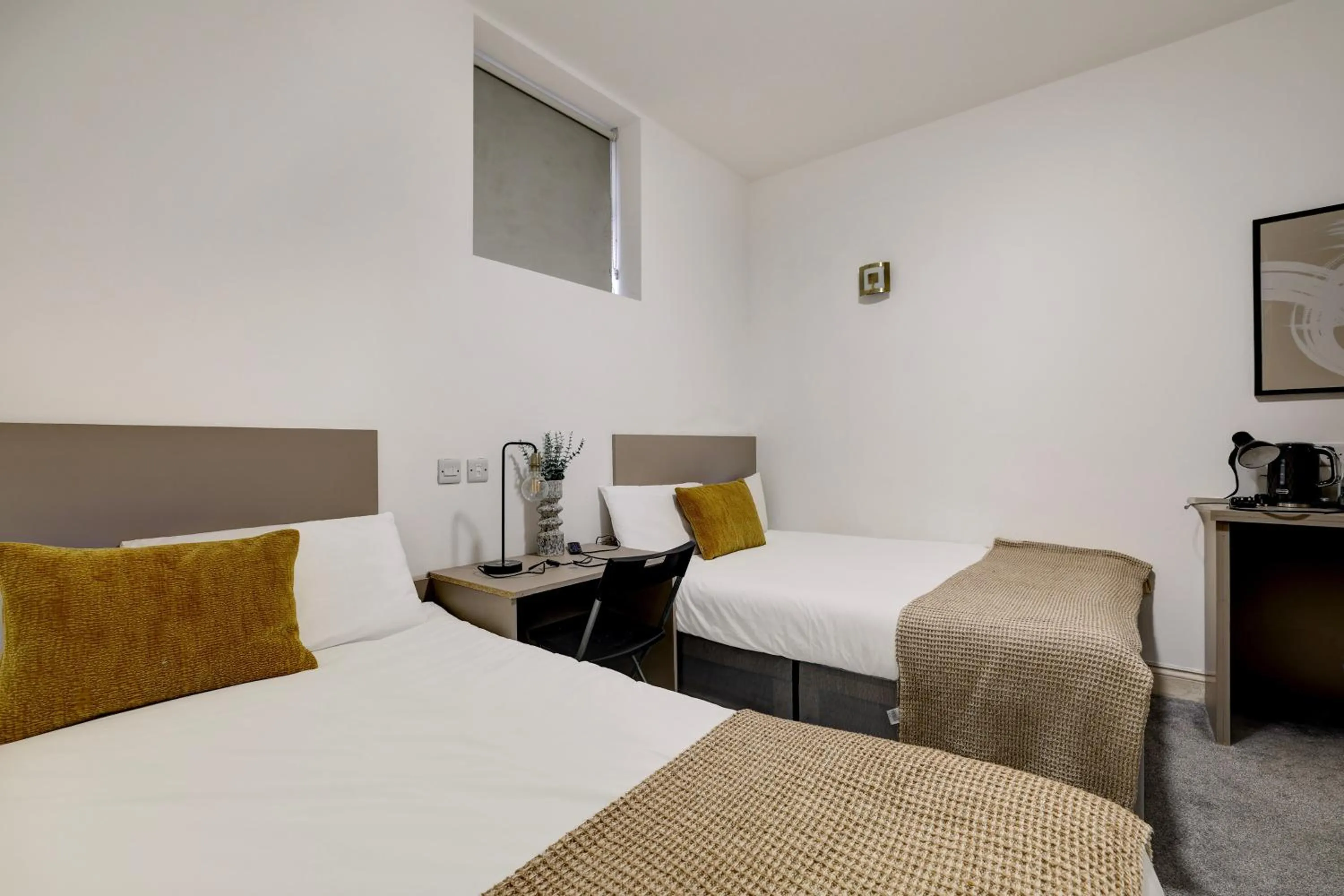 Photo of the whole room, Bed in Belvilla Ilford Hill Hotel London