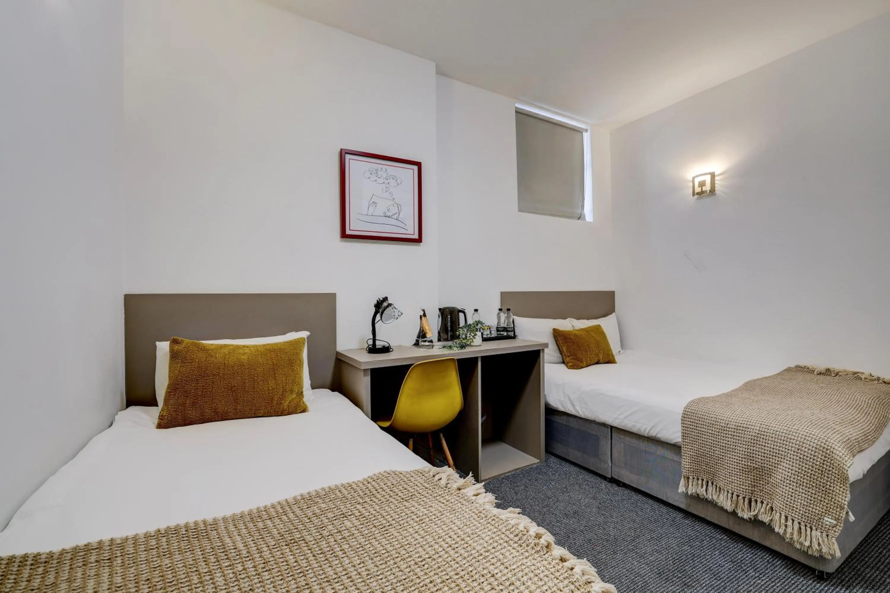 Bedroom, Bed in Belvilla Ilford Hill Hotel London