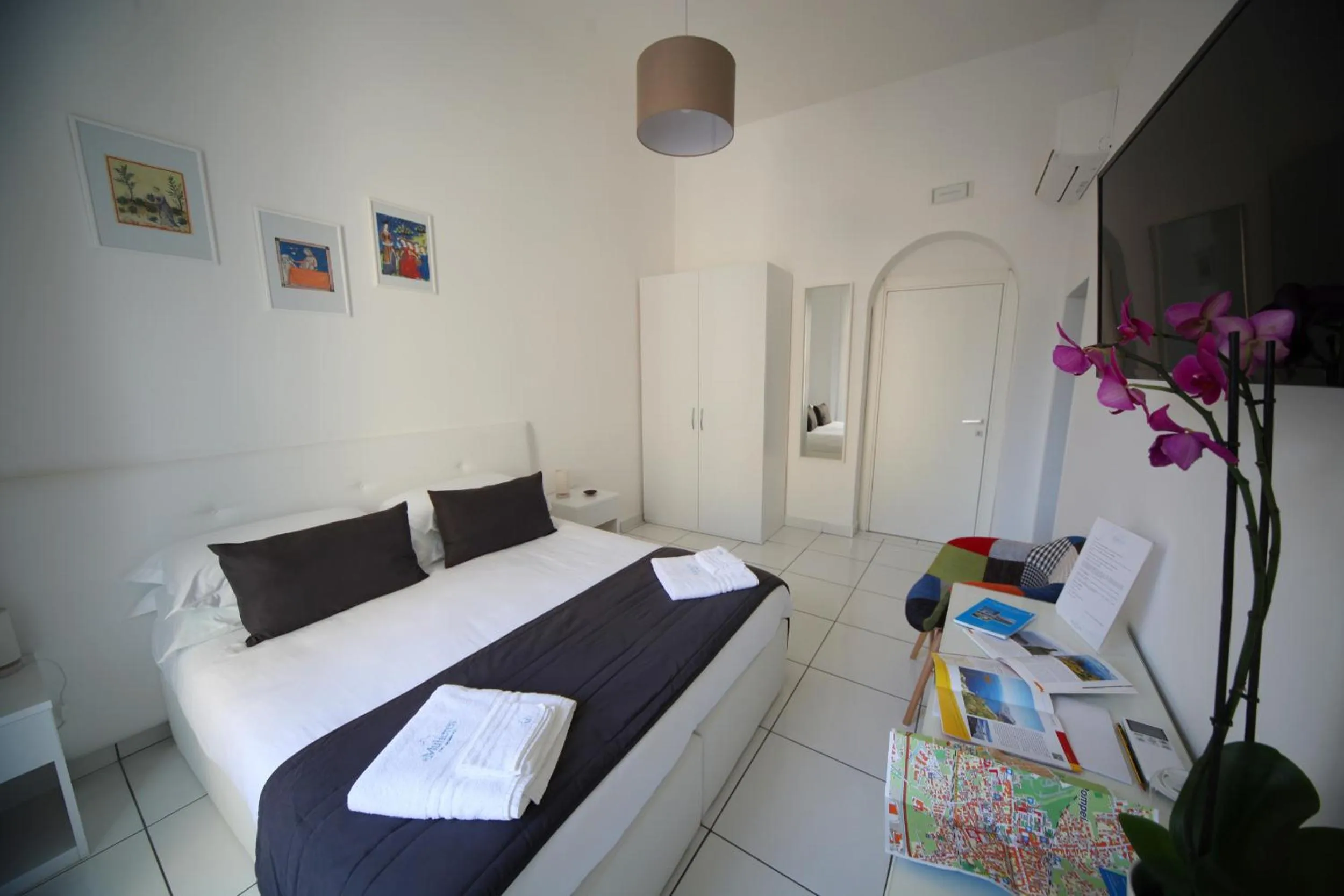 Photo of the whole room in Le Mulieres