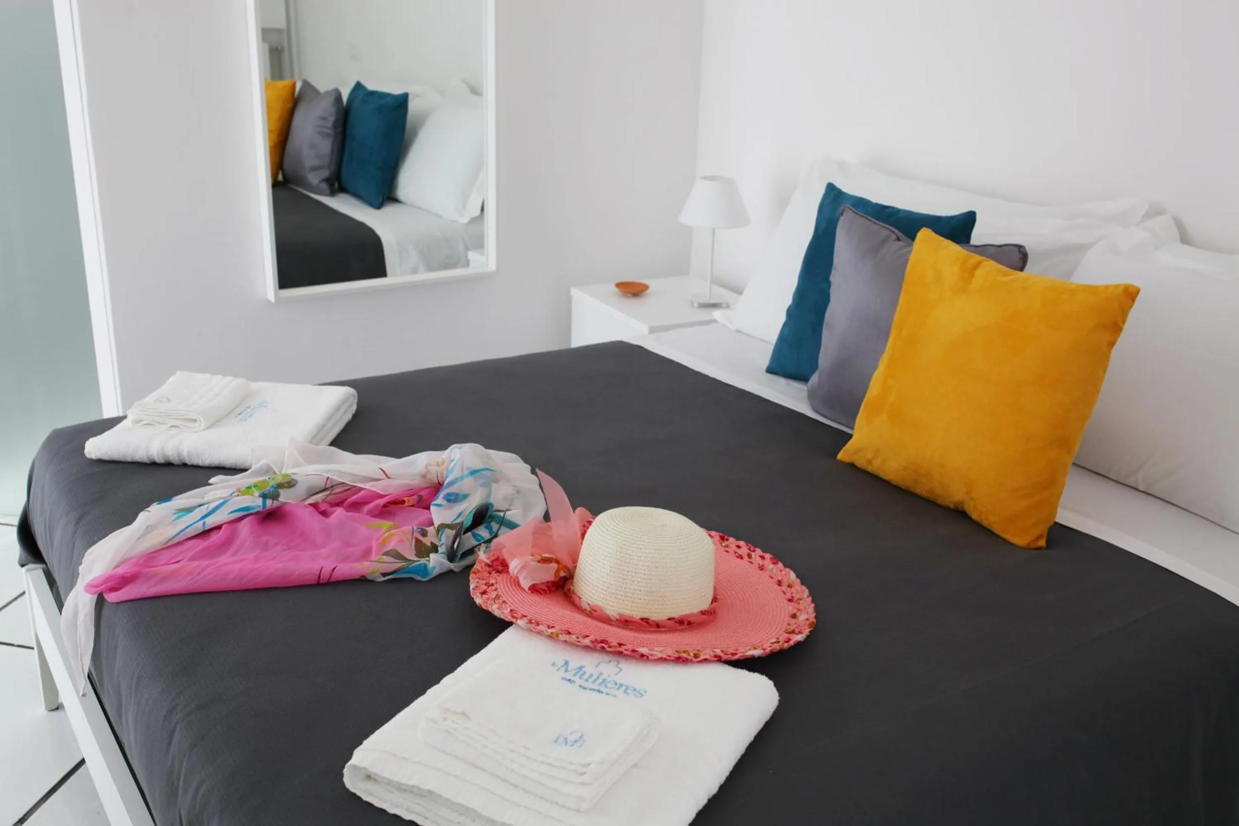 Photo of the whole room in Le Mulieres