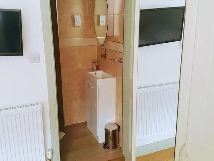 Bathroom in Forest House Hotel