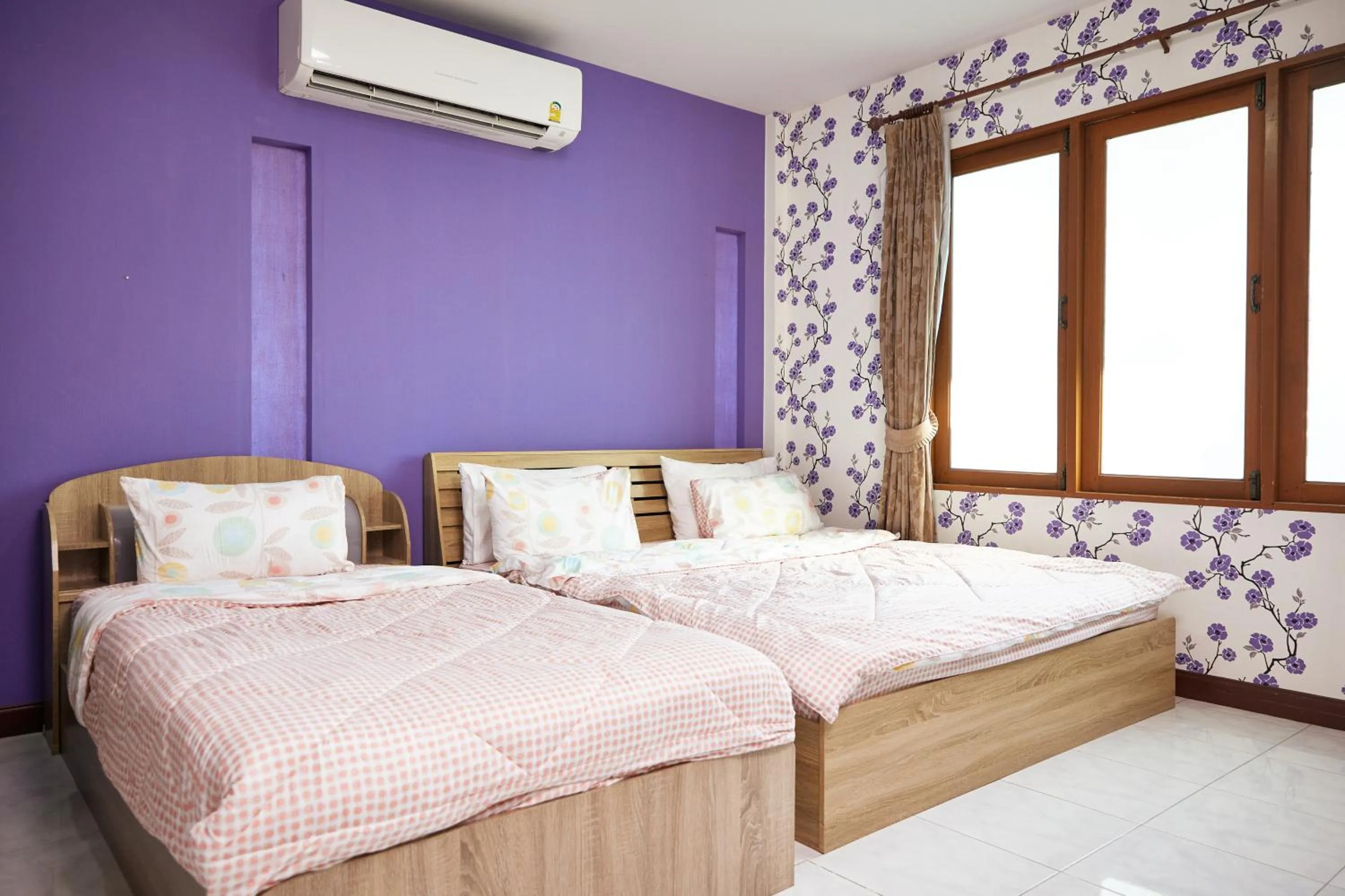 Bed in Baan Dara Resort