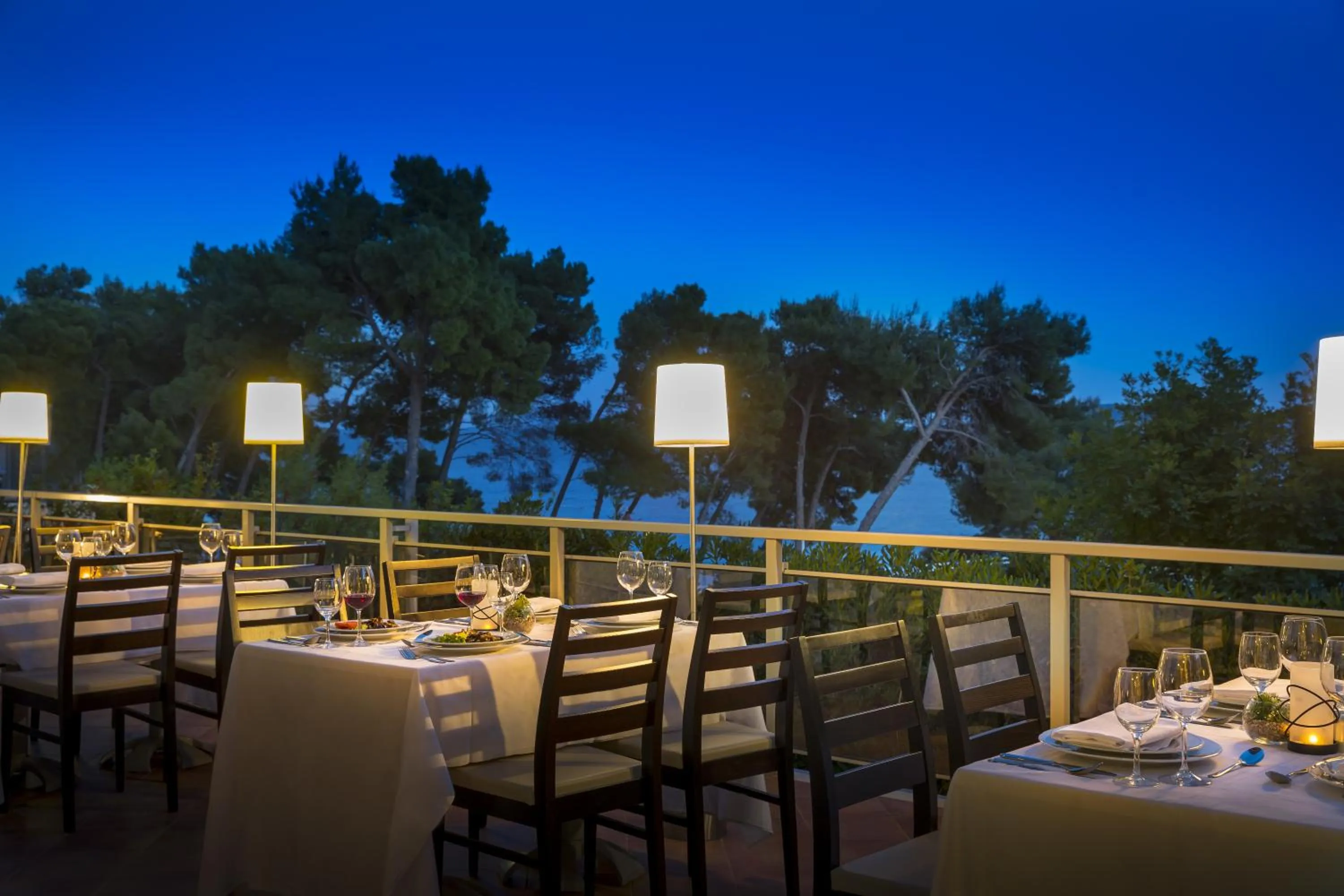 Restaurant/places to eat in Aminess Vival Grand Azur Hotel