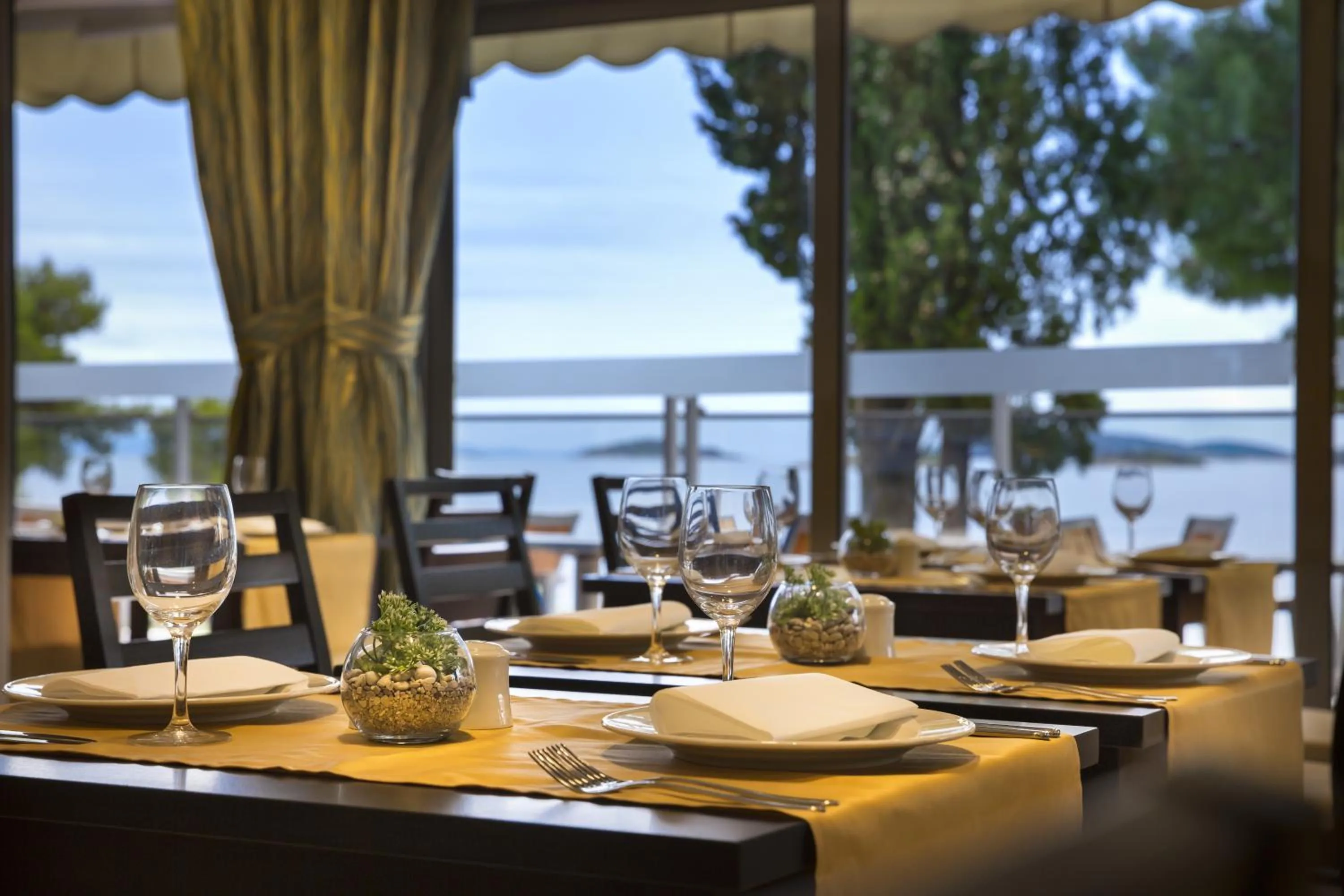 Restaurant/places to eat in Aminess Vival Grand Azur Hotel