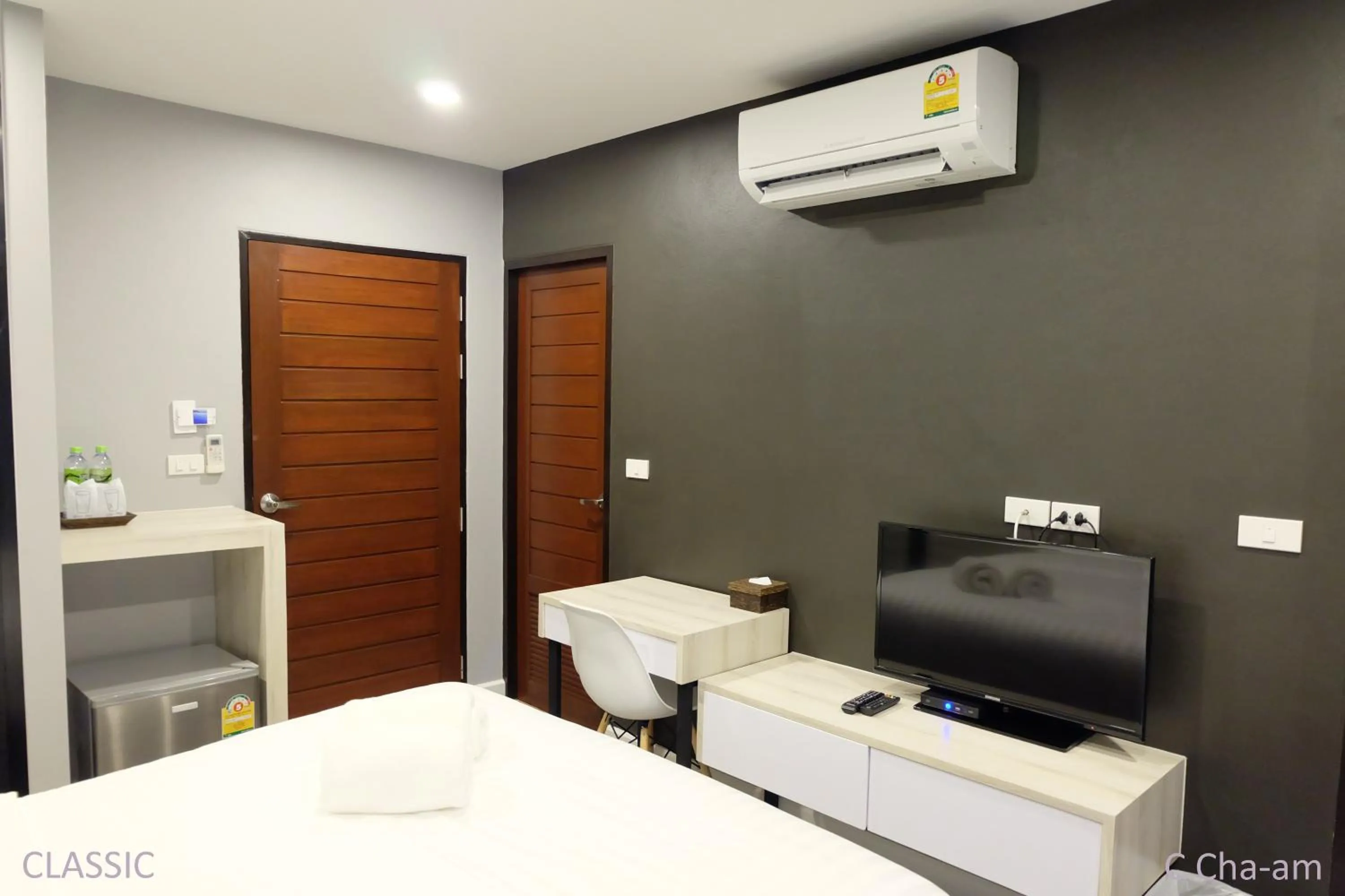 Photo of the whole room in C Cha-Am Hotel