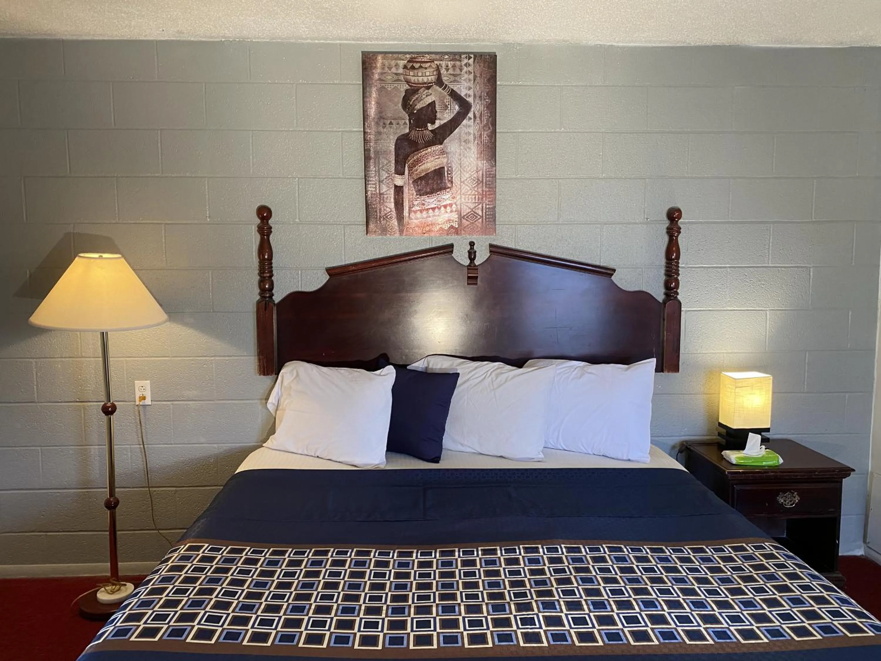 Bed in Knights Inn Fairview