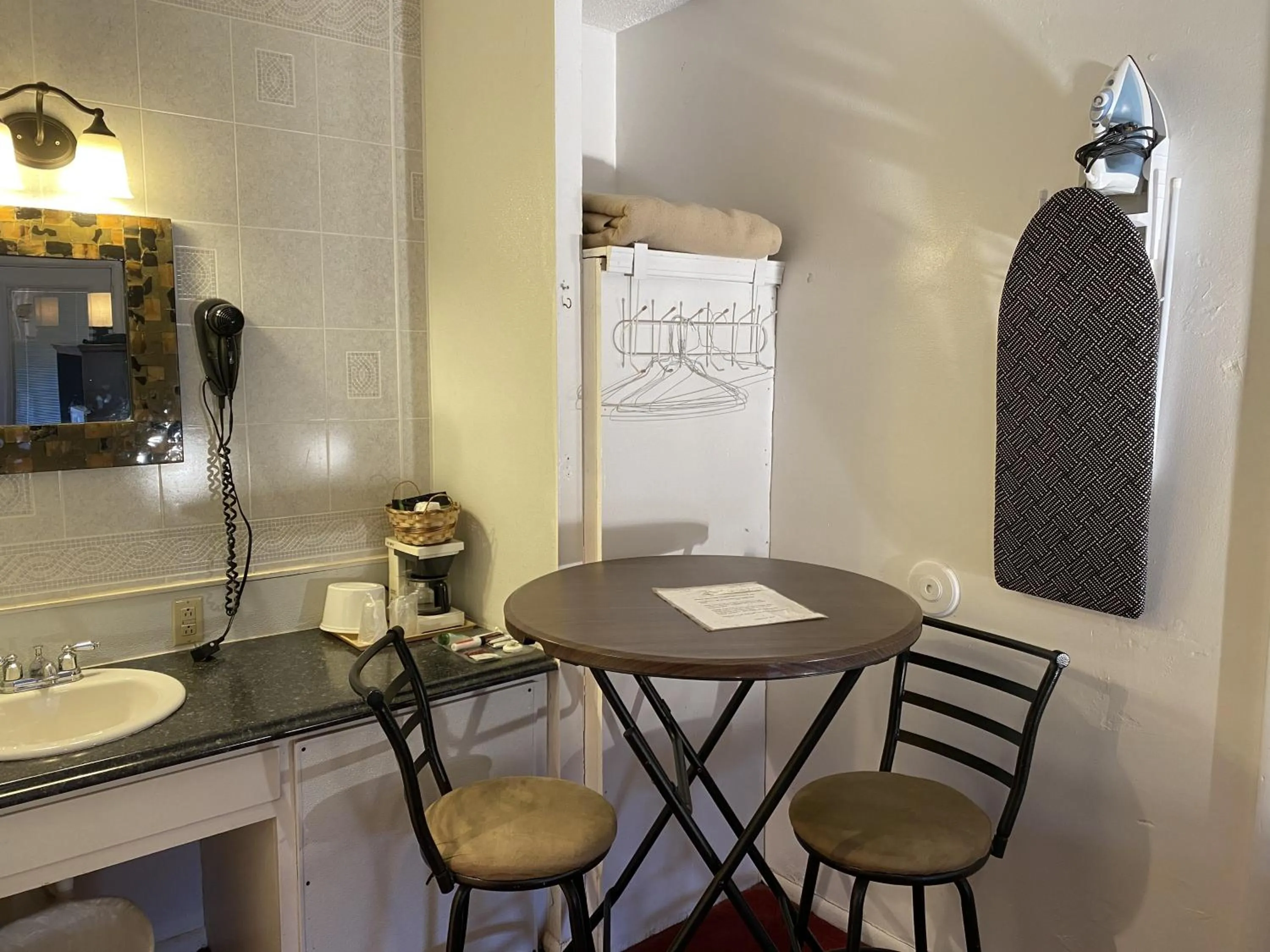 Dining area in Knights Inn Fairview