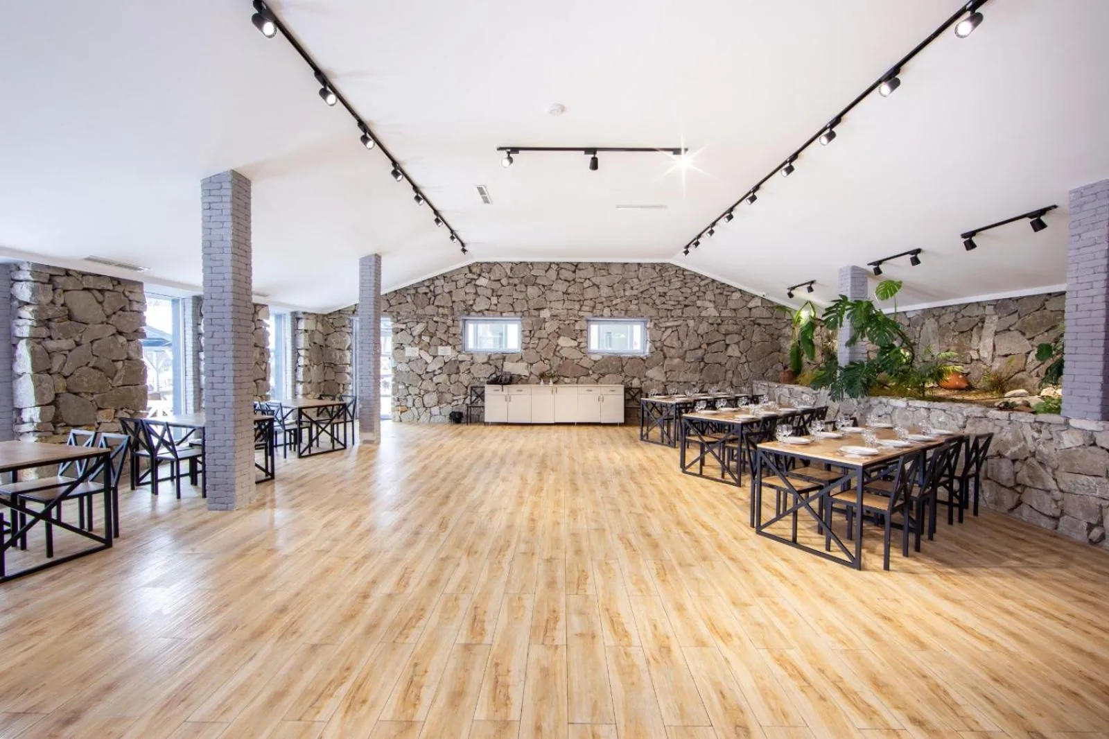 Restaurant/places to eat in Popock Tsaghkadzor