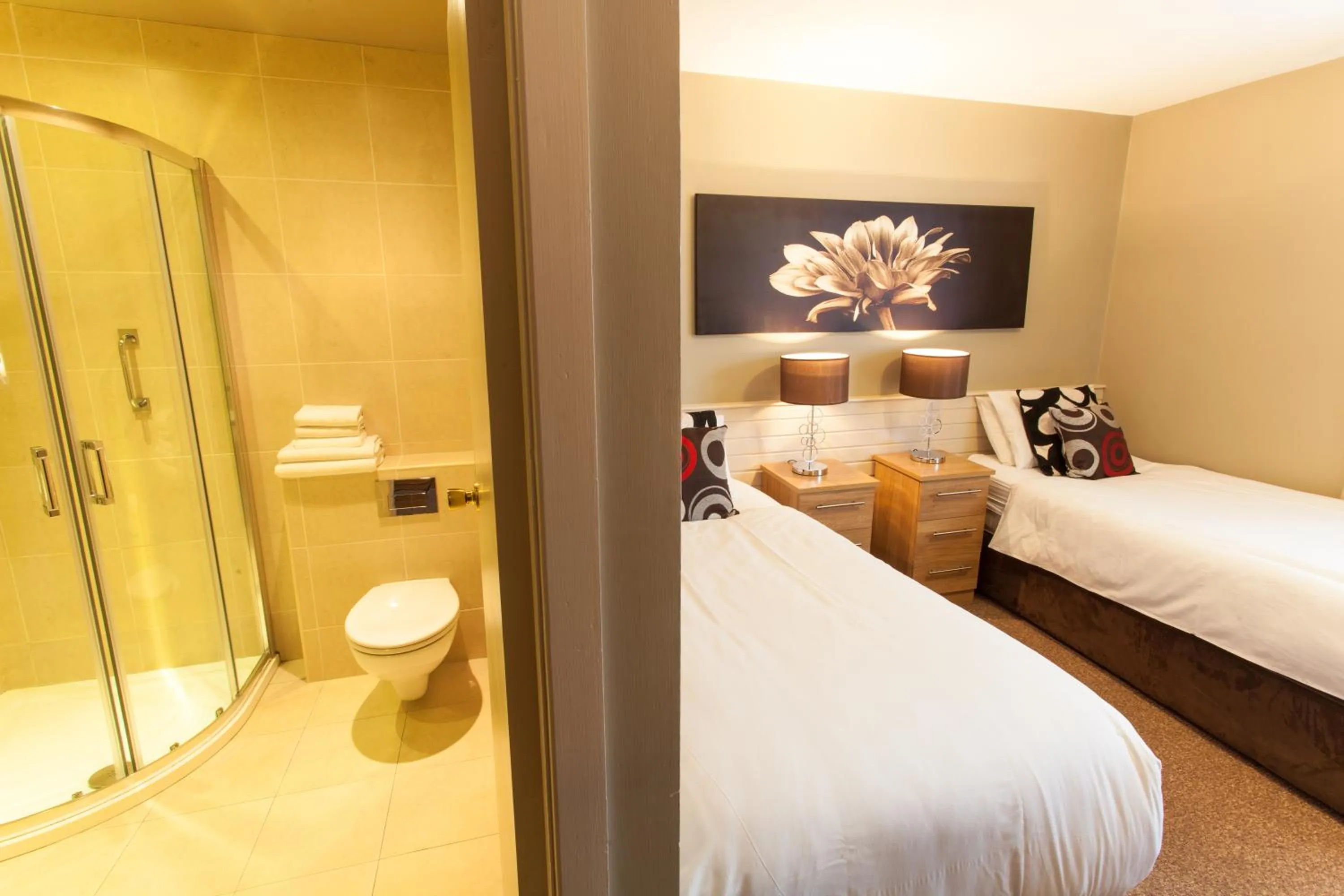 Bed in Mc Kevitts Village Hotel