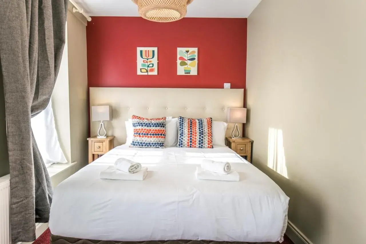 Quadruple Room with Shower in Mc Kevitts Village Hotel Quadruple Room with Shower in Mc Kevitts Village Hotel