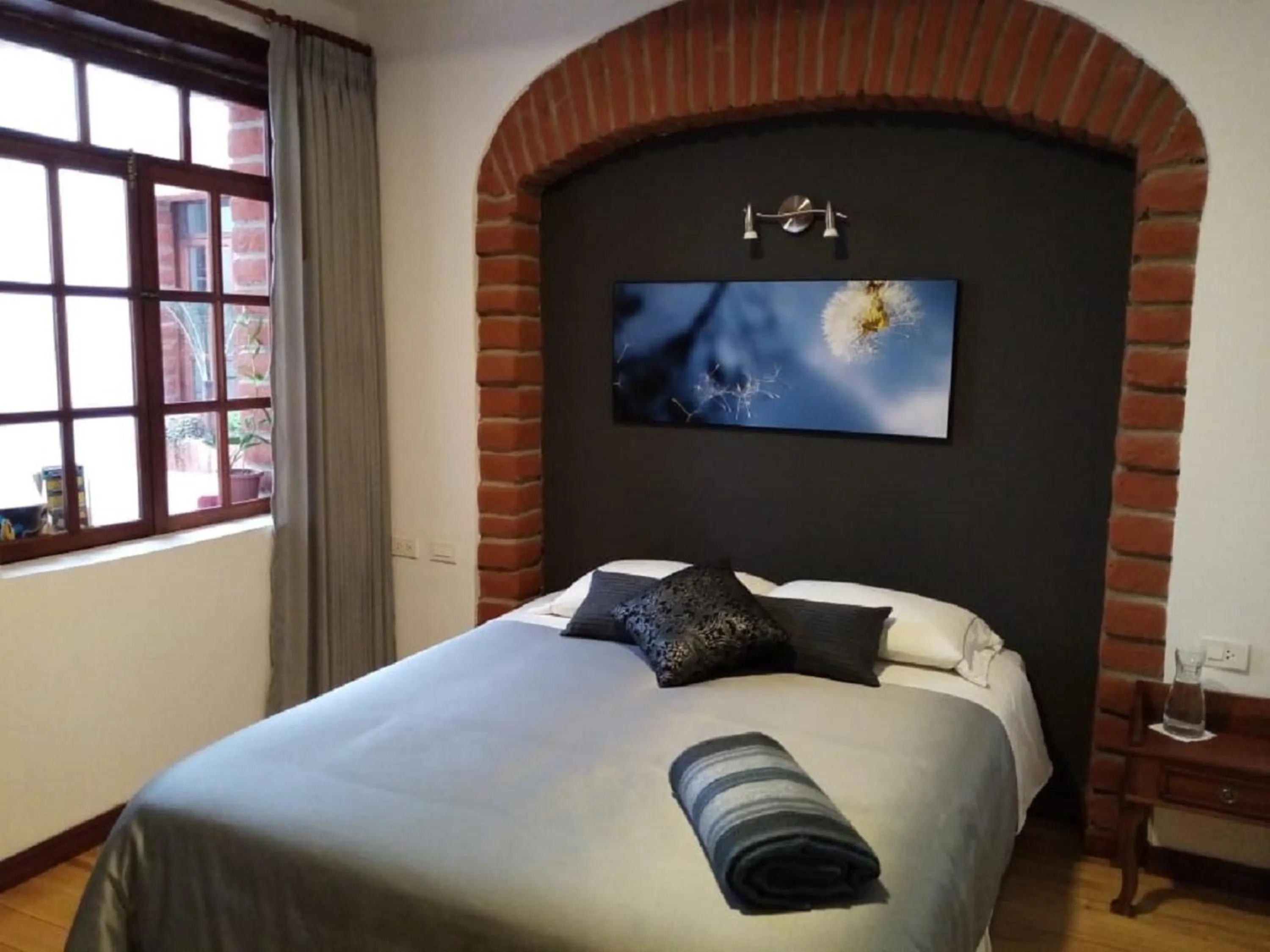 Bed in Hotel Casa Ecuatreasures Centro Historico