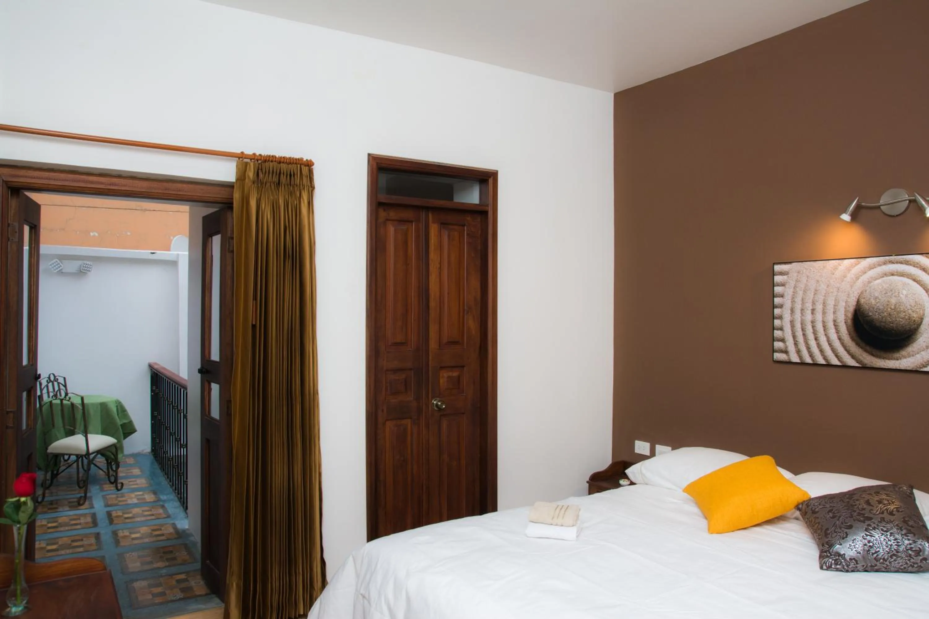 Bed in Hotel Casa Ecuatreasures Centro Historico