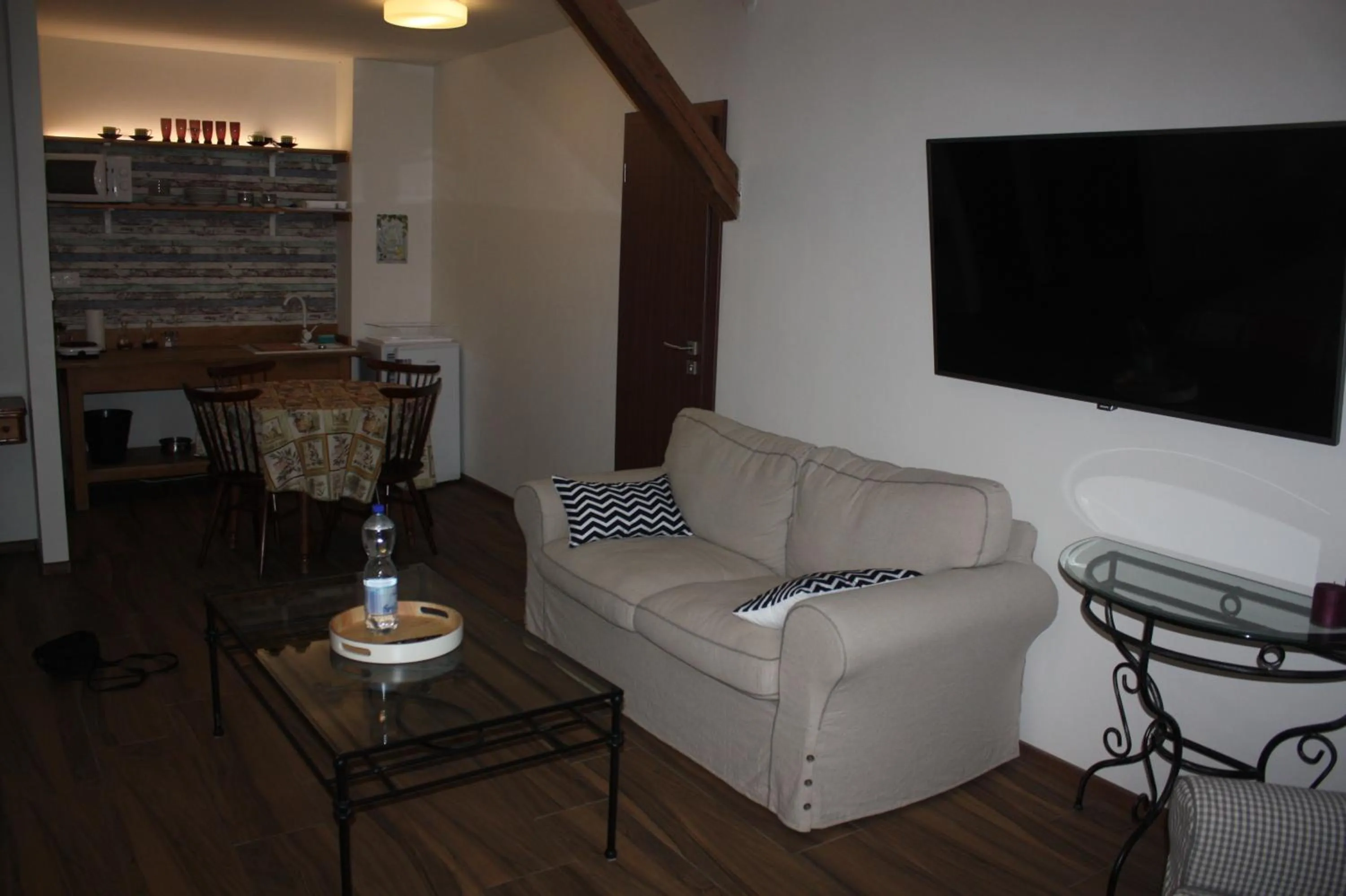 Photo of the whole room in Barvicka