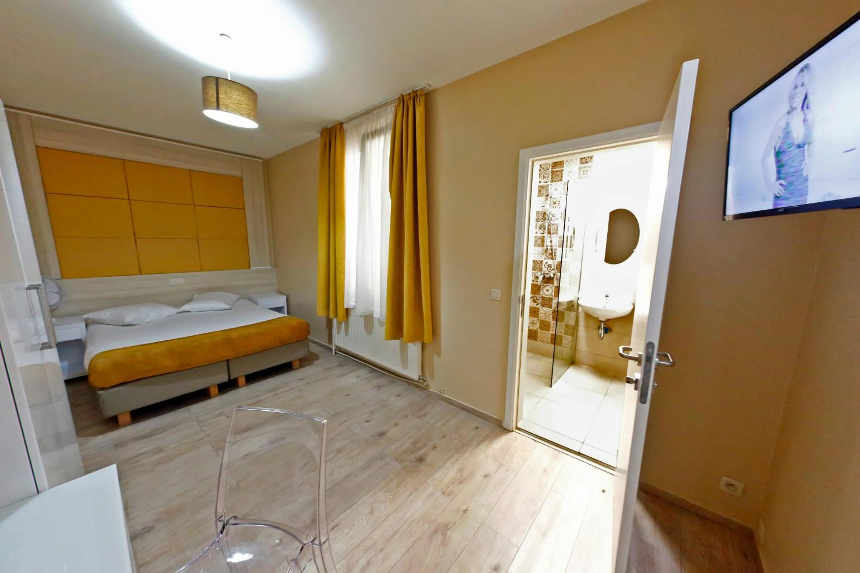 Bedroom, Bed in Hotel de France