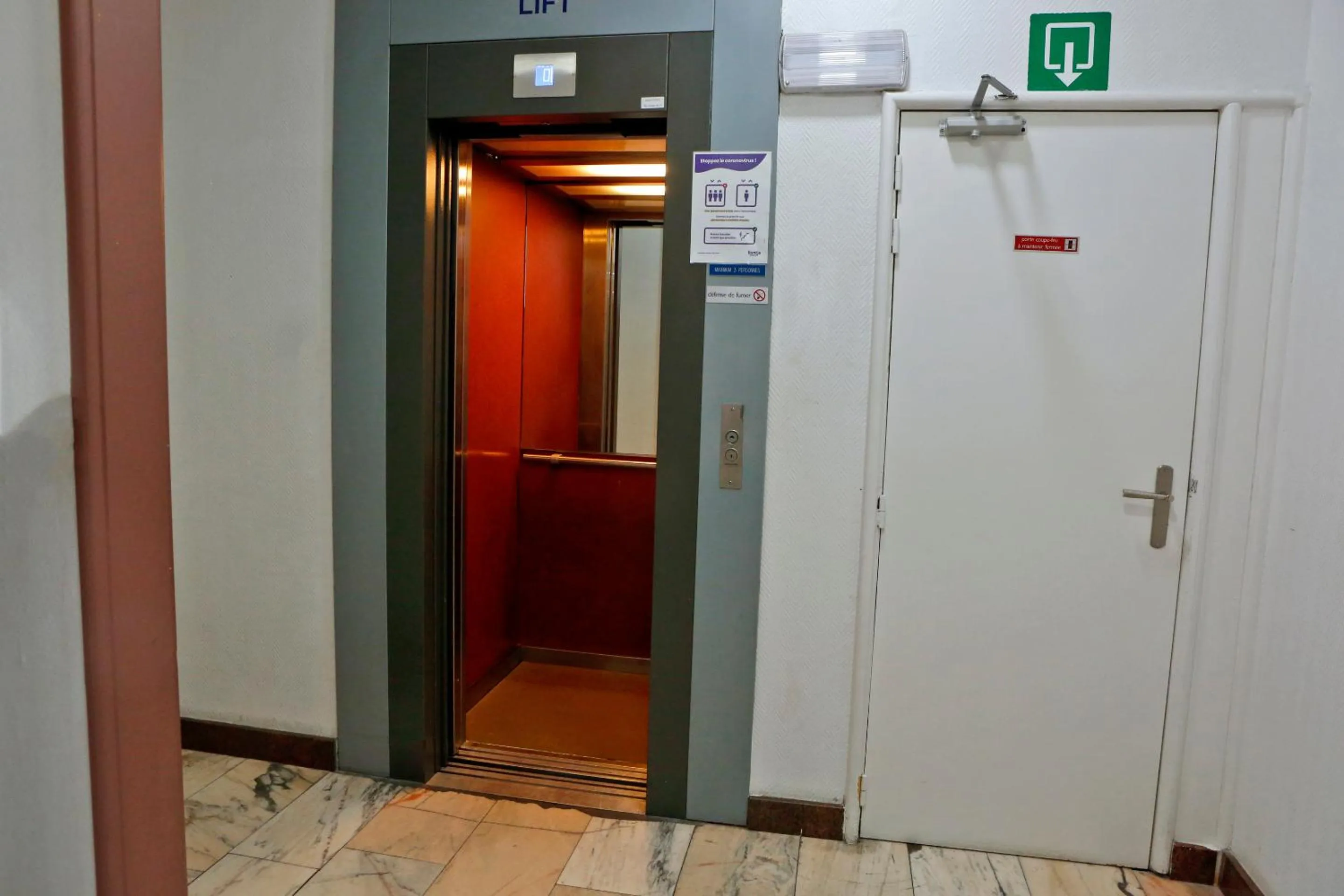 Property building in Hotel de France