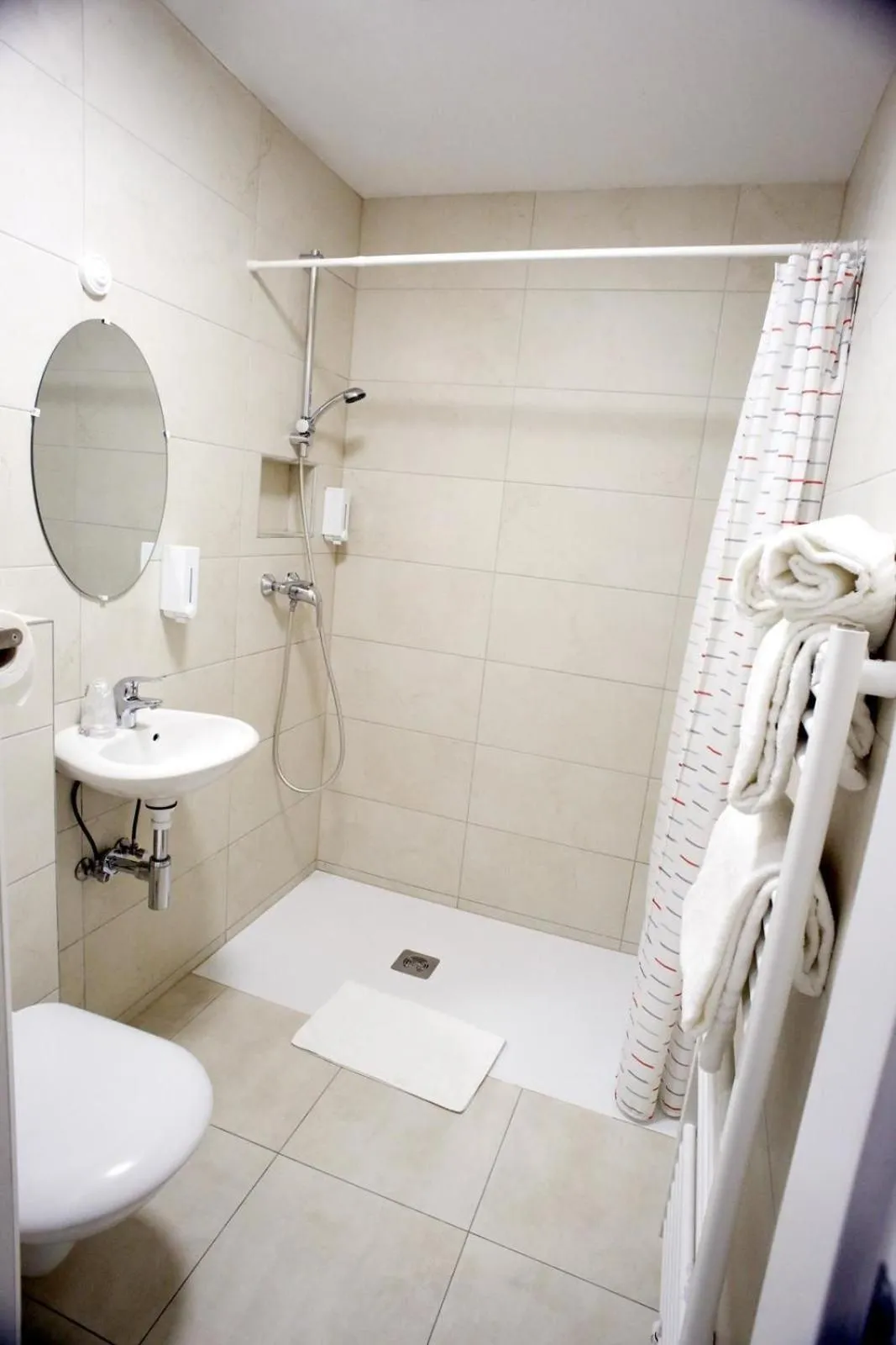 Shower in Hotel de France