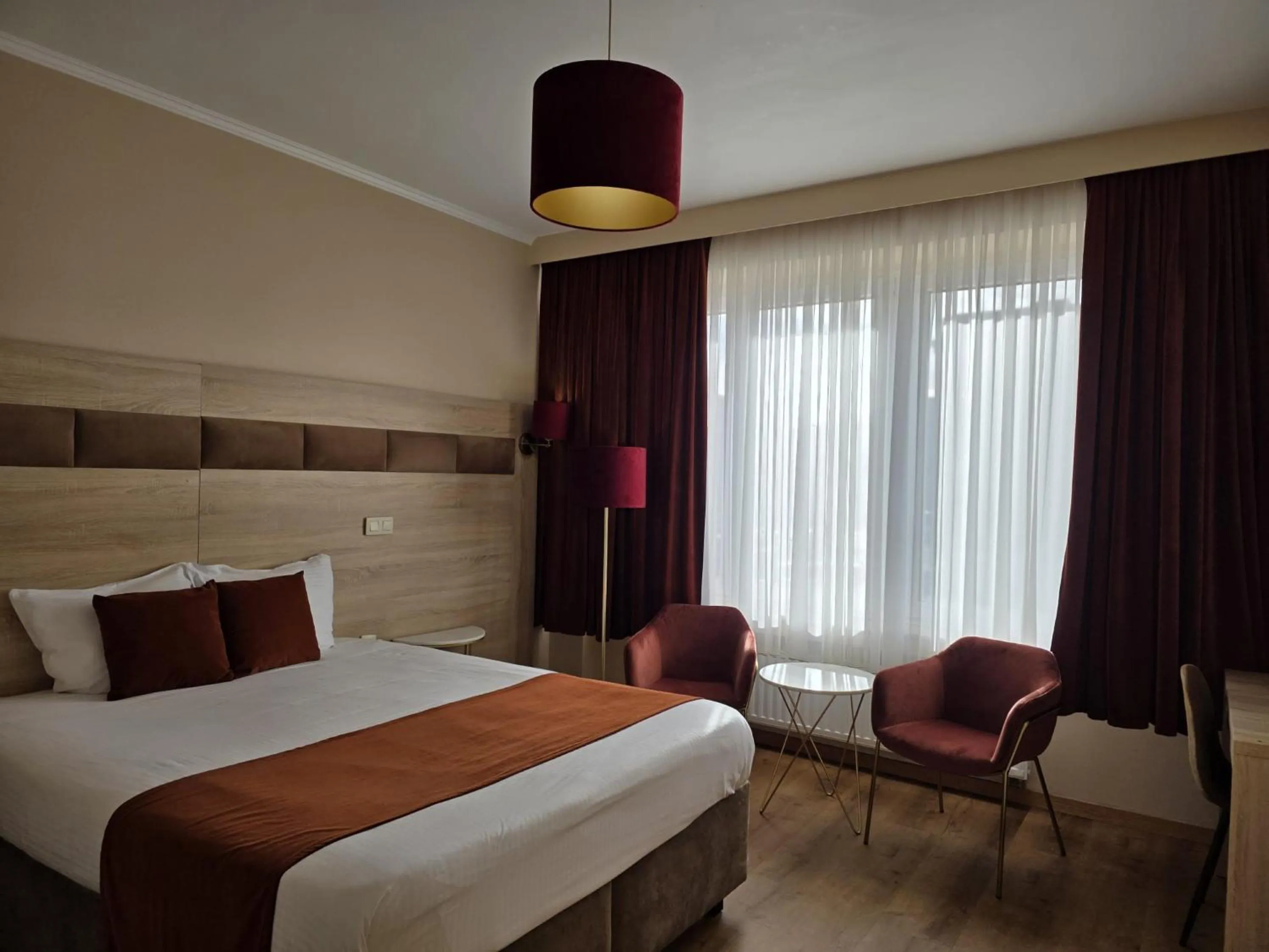 Bedroom, Bed in Hotel de France