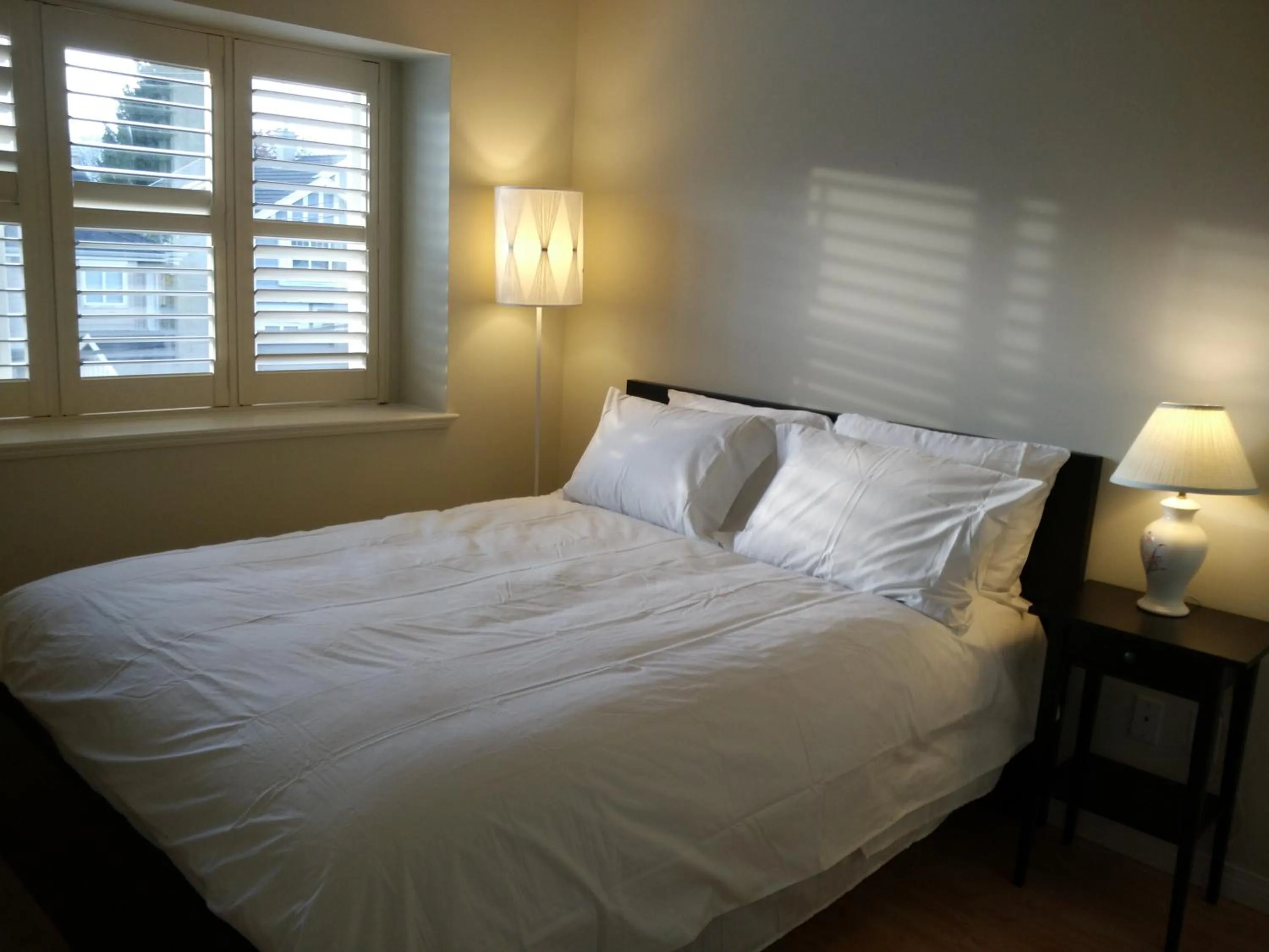 Bed in Marpole Guest House