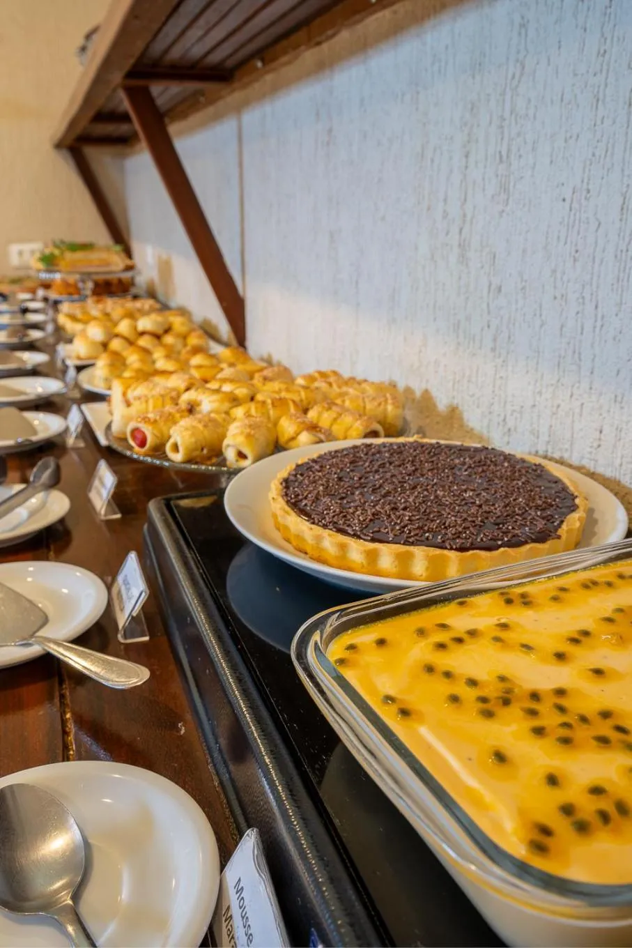 Buffet breakfast in Pousada Tubarão