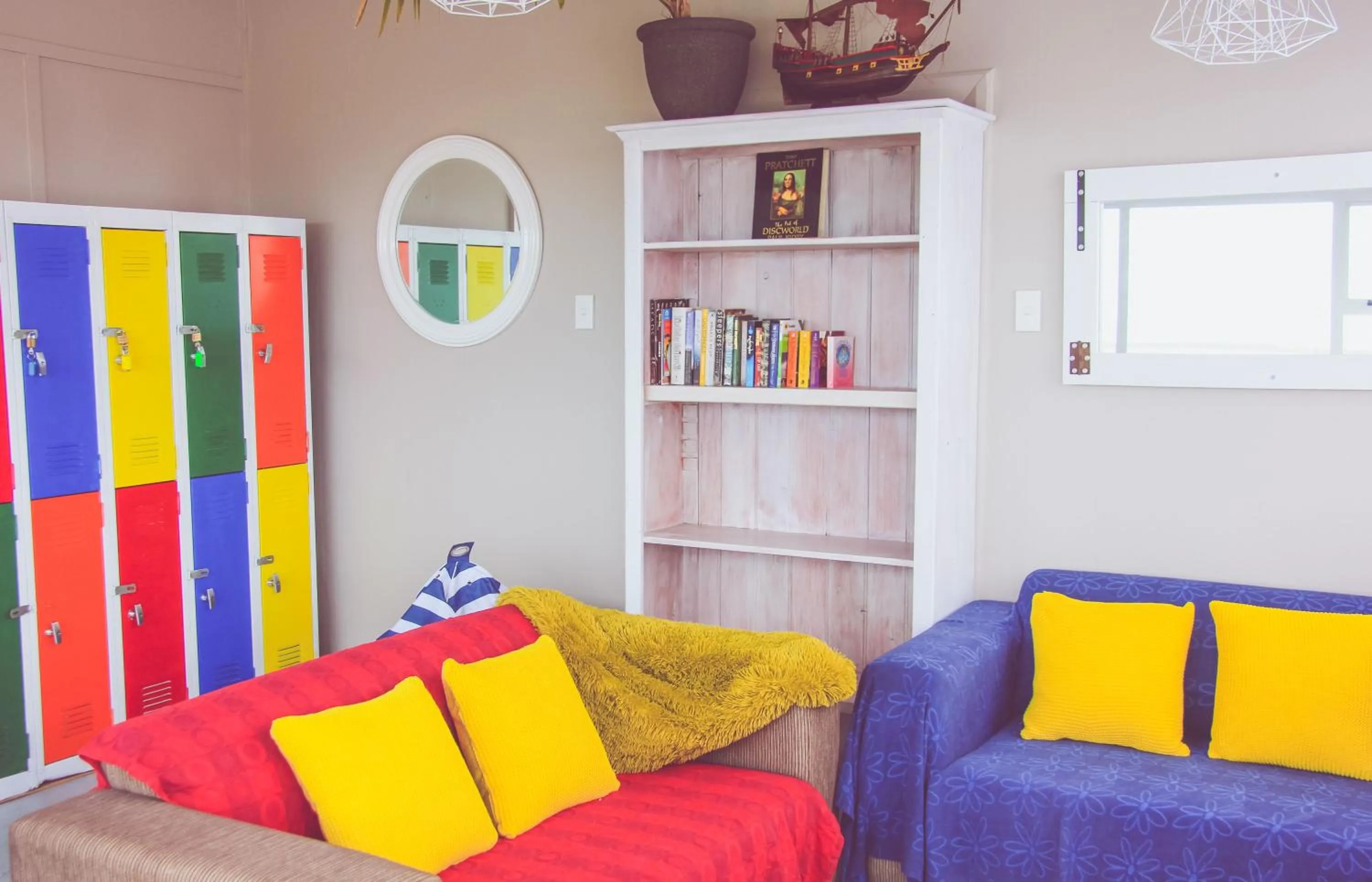 Seating area in Oamaru Backpackers