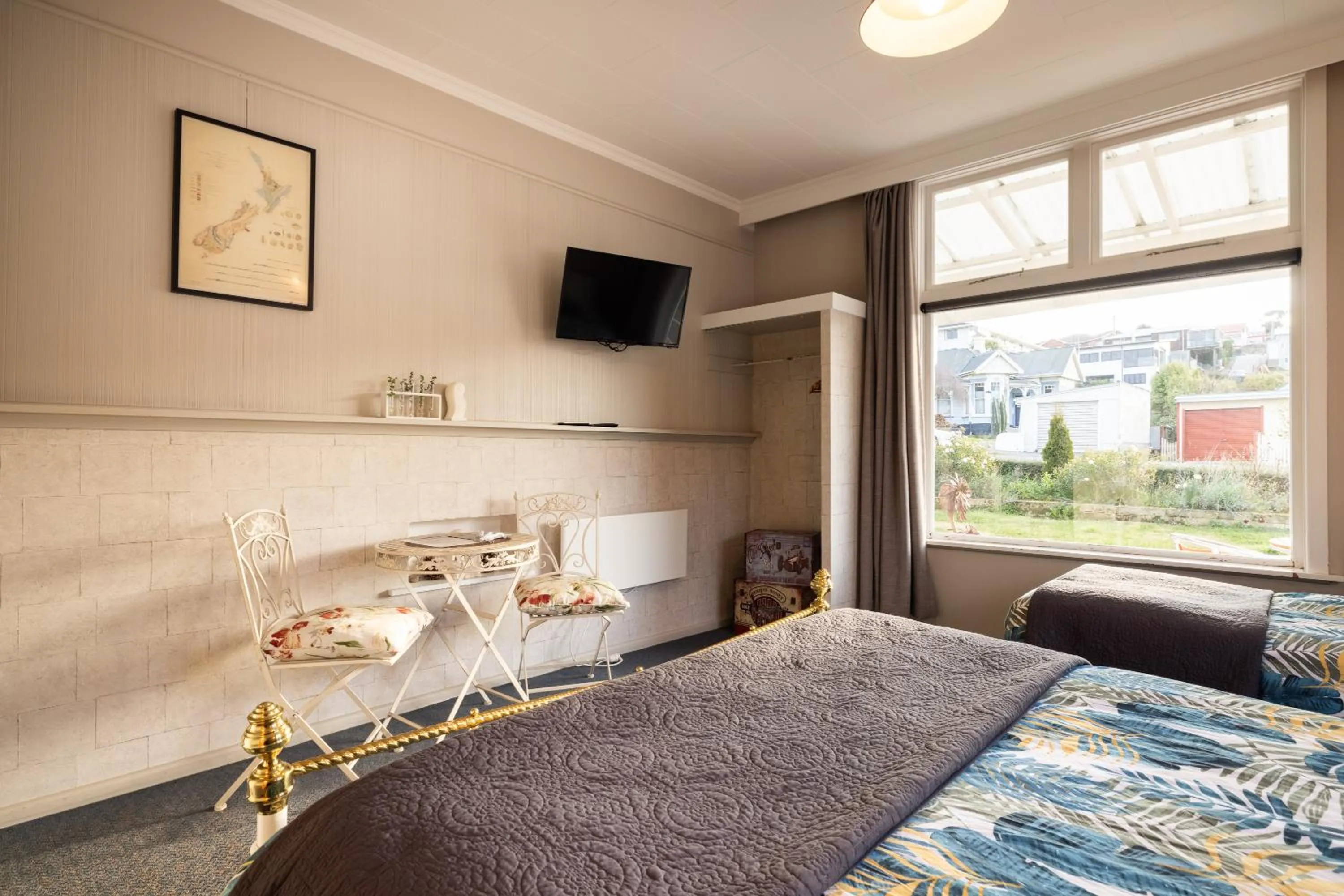 Garden, Bed in Oamaru Backpackers