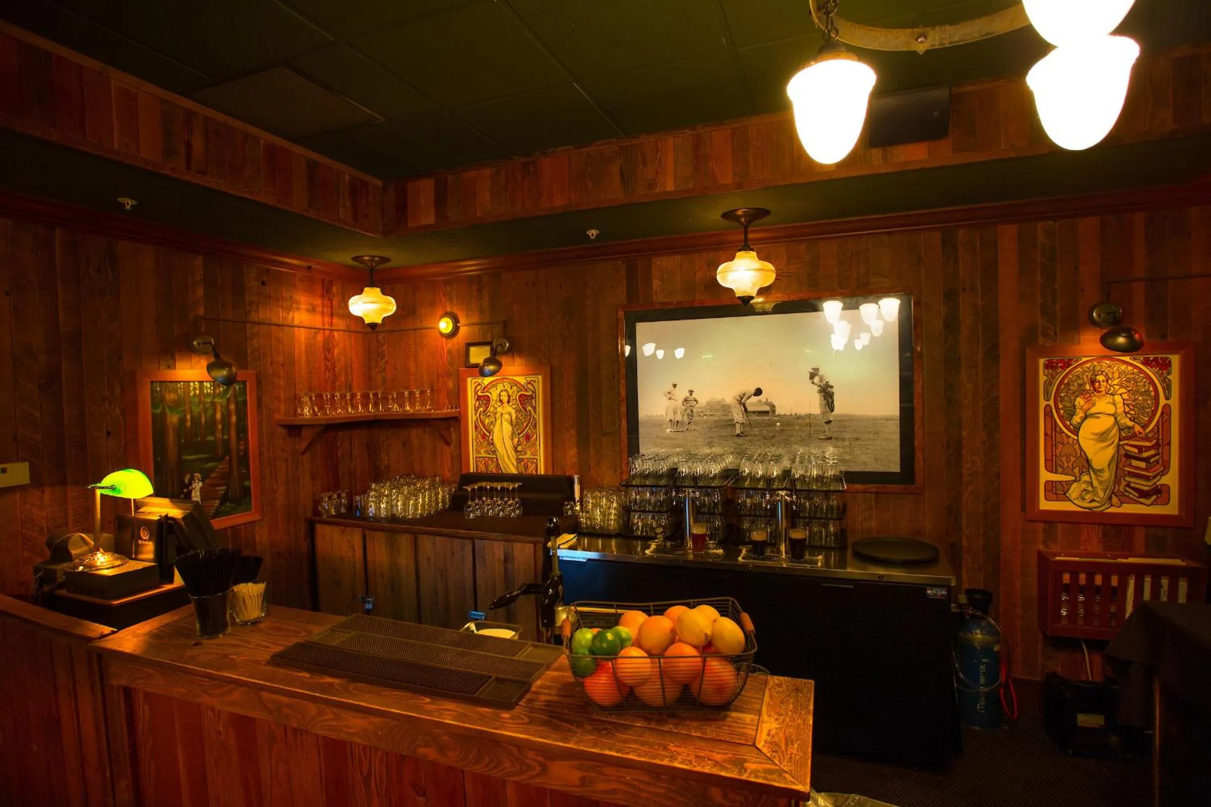 Lounge or bar in McMenamins Gearhart Hotel