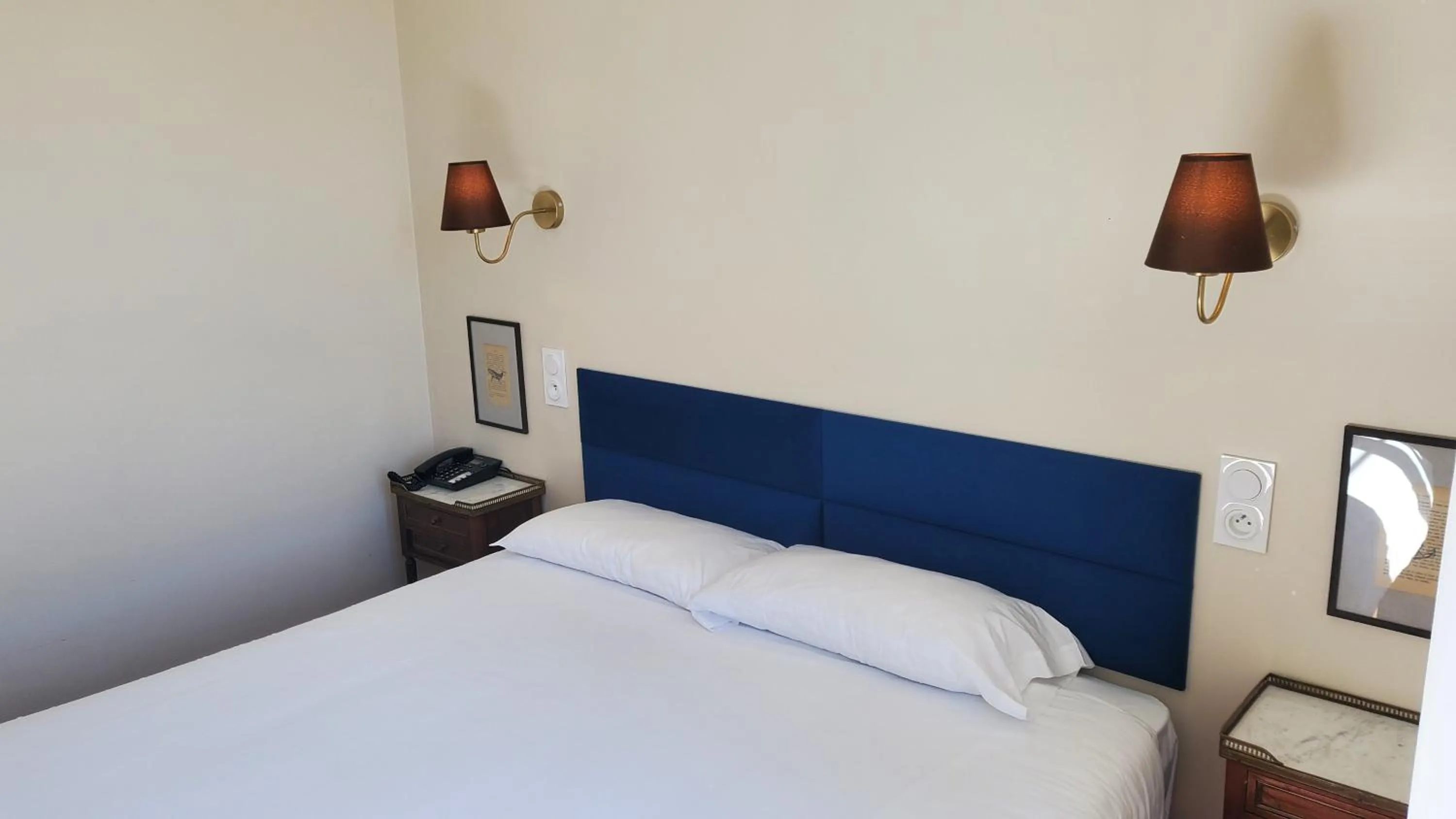 Bed in Grand Hôtel de la Poste