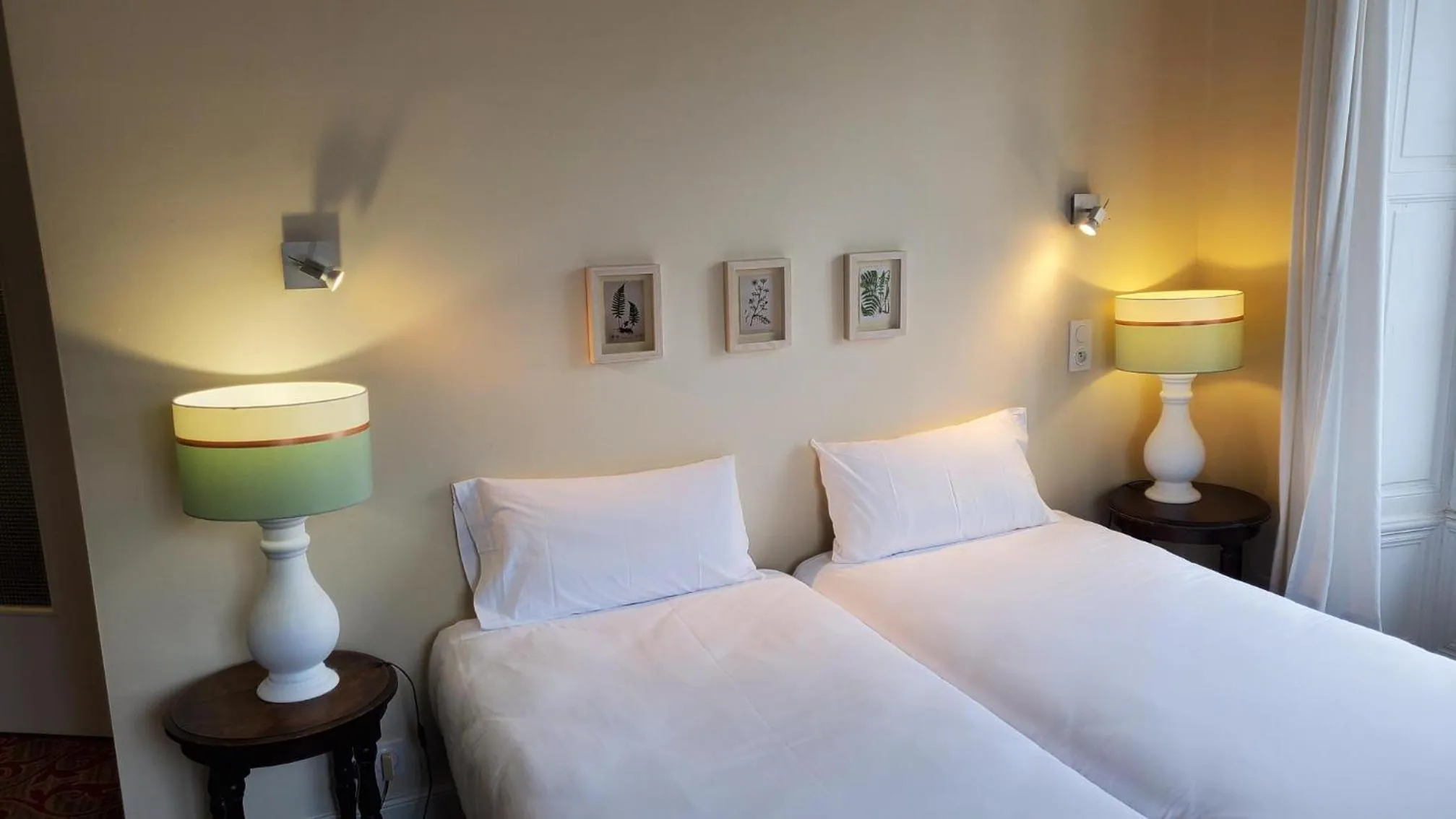 Bed in Grand Hôtel de la Poste