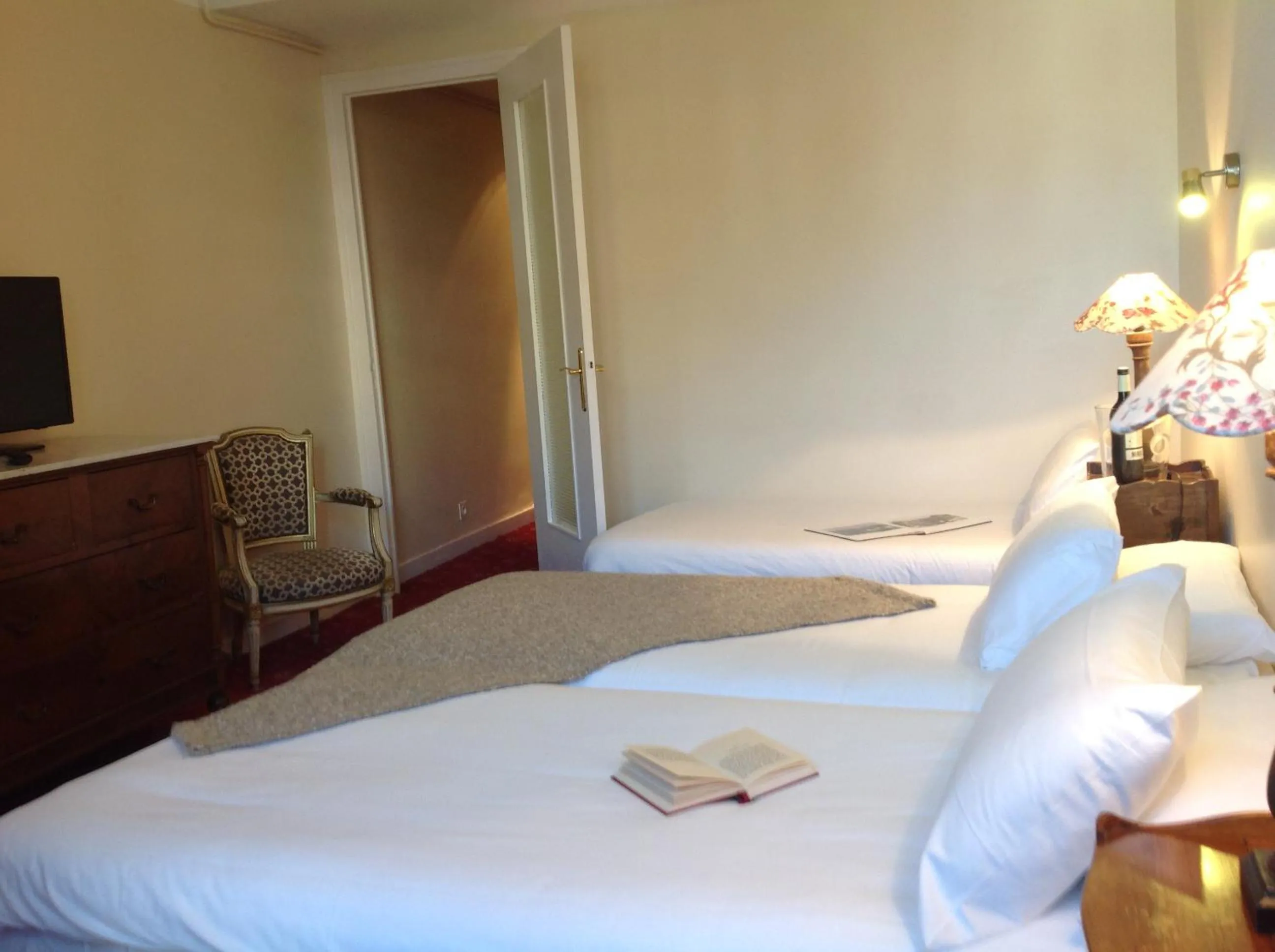 Photo of the whole room, Bed in Grand Hôtel de la Poste