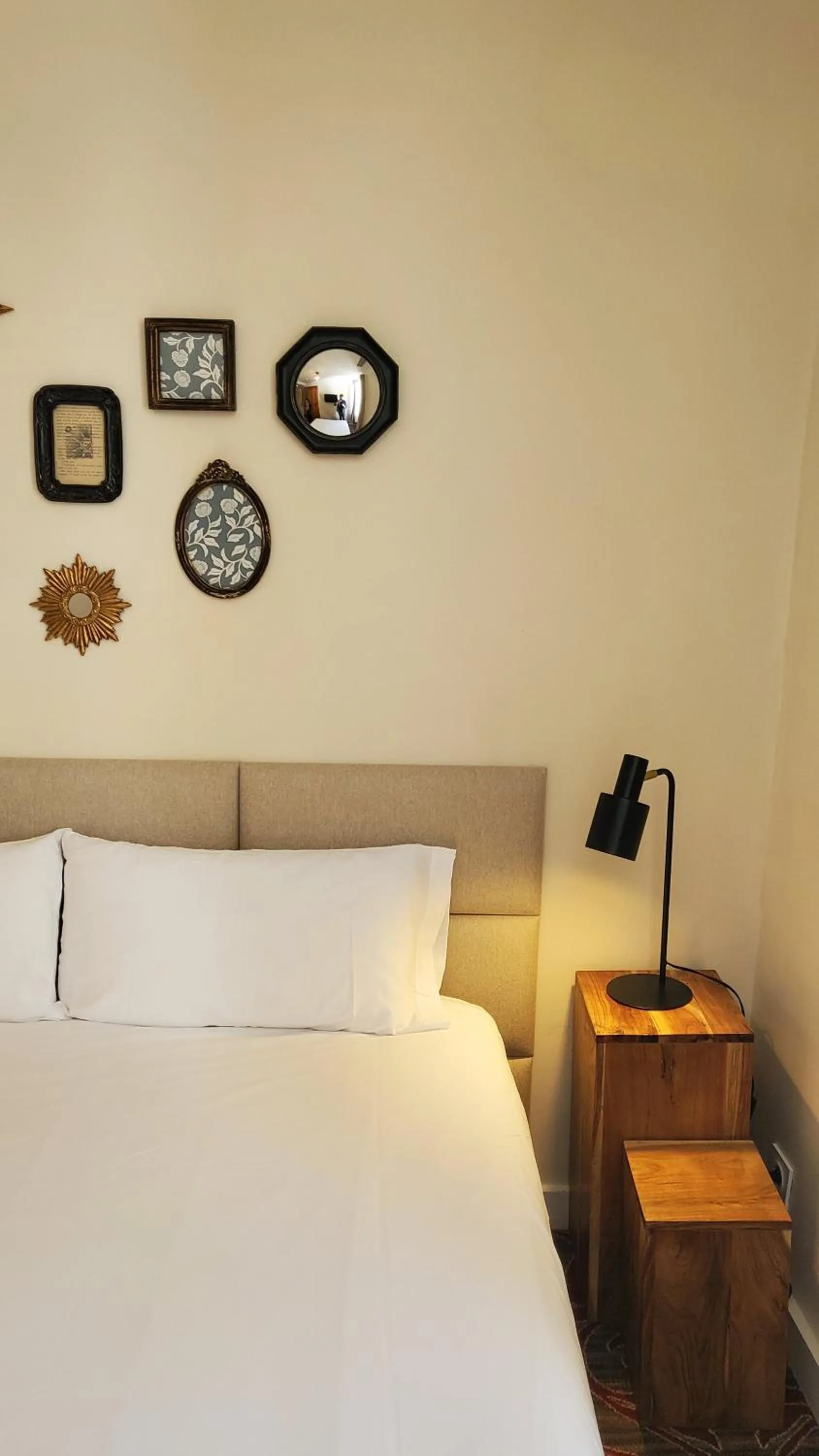 Bed in Grand Hôtel de la Poste