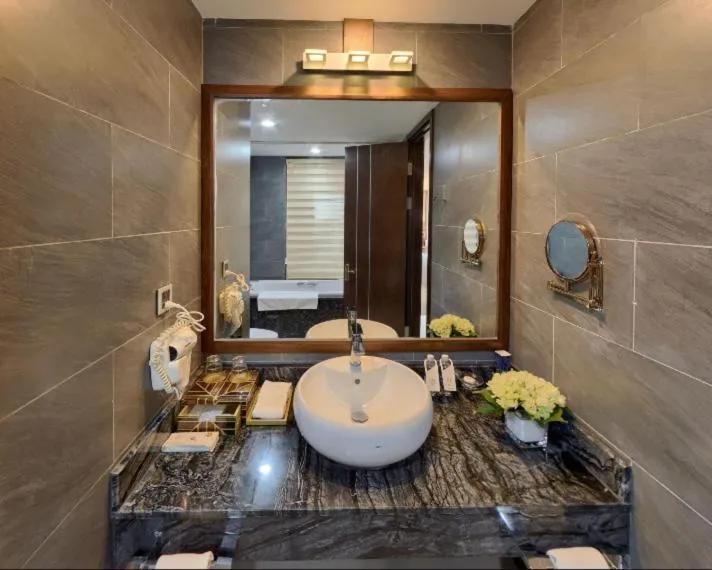 Bathroom in Le Indochina Hotel