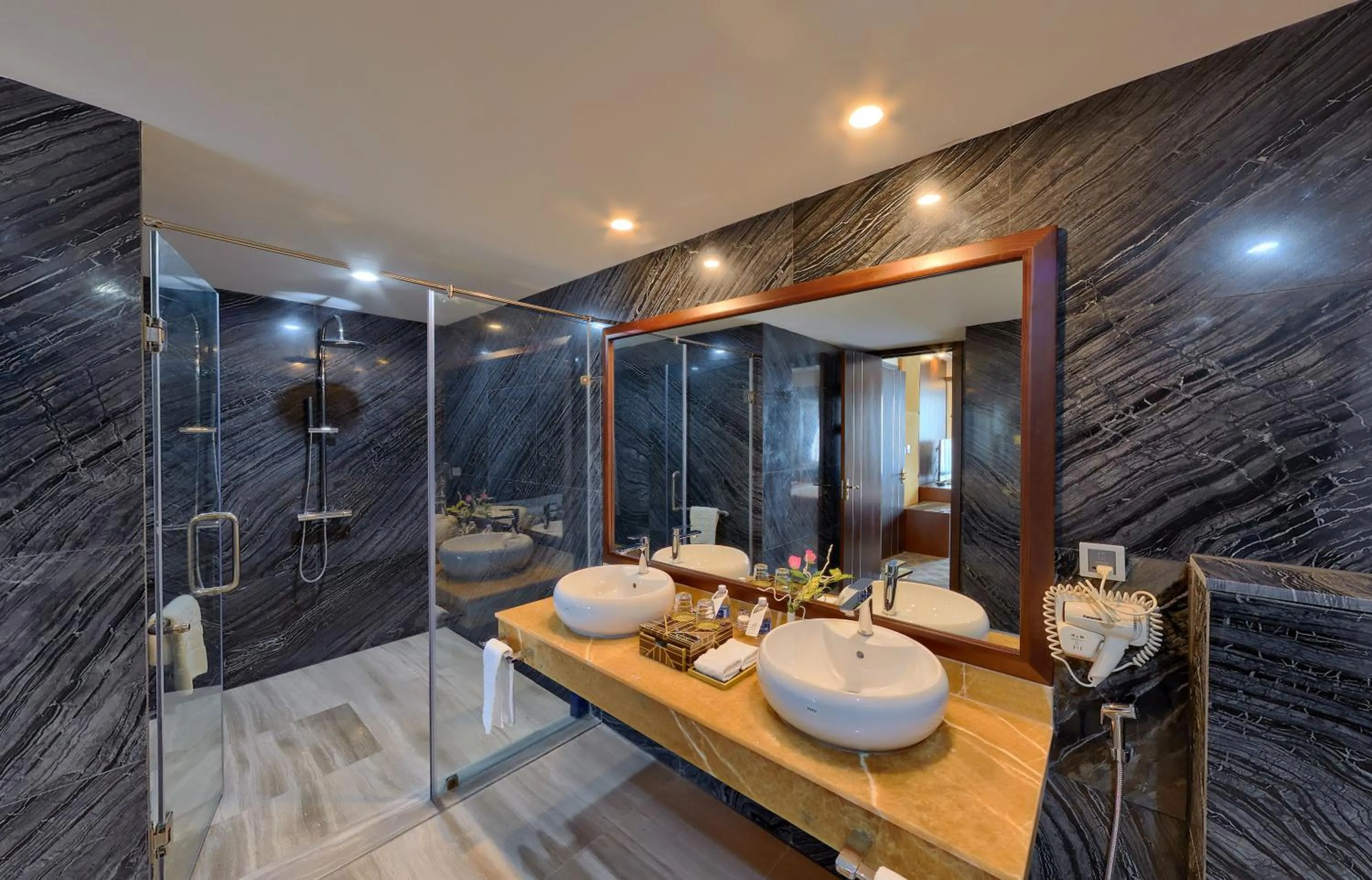 Bathroom in Le Indochina Hotel