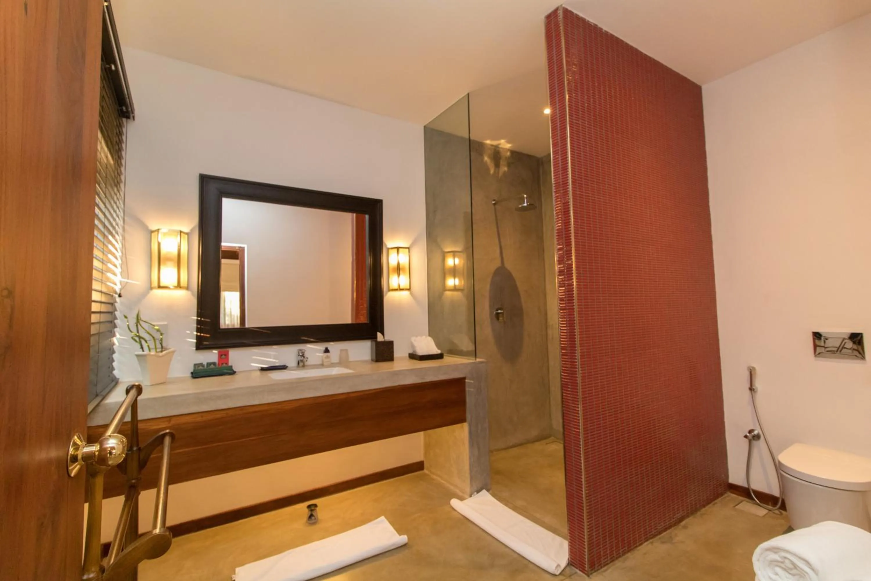 Bathroom in Kings Pavilion Luxury Hotel