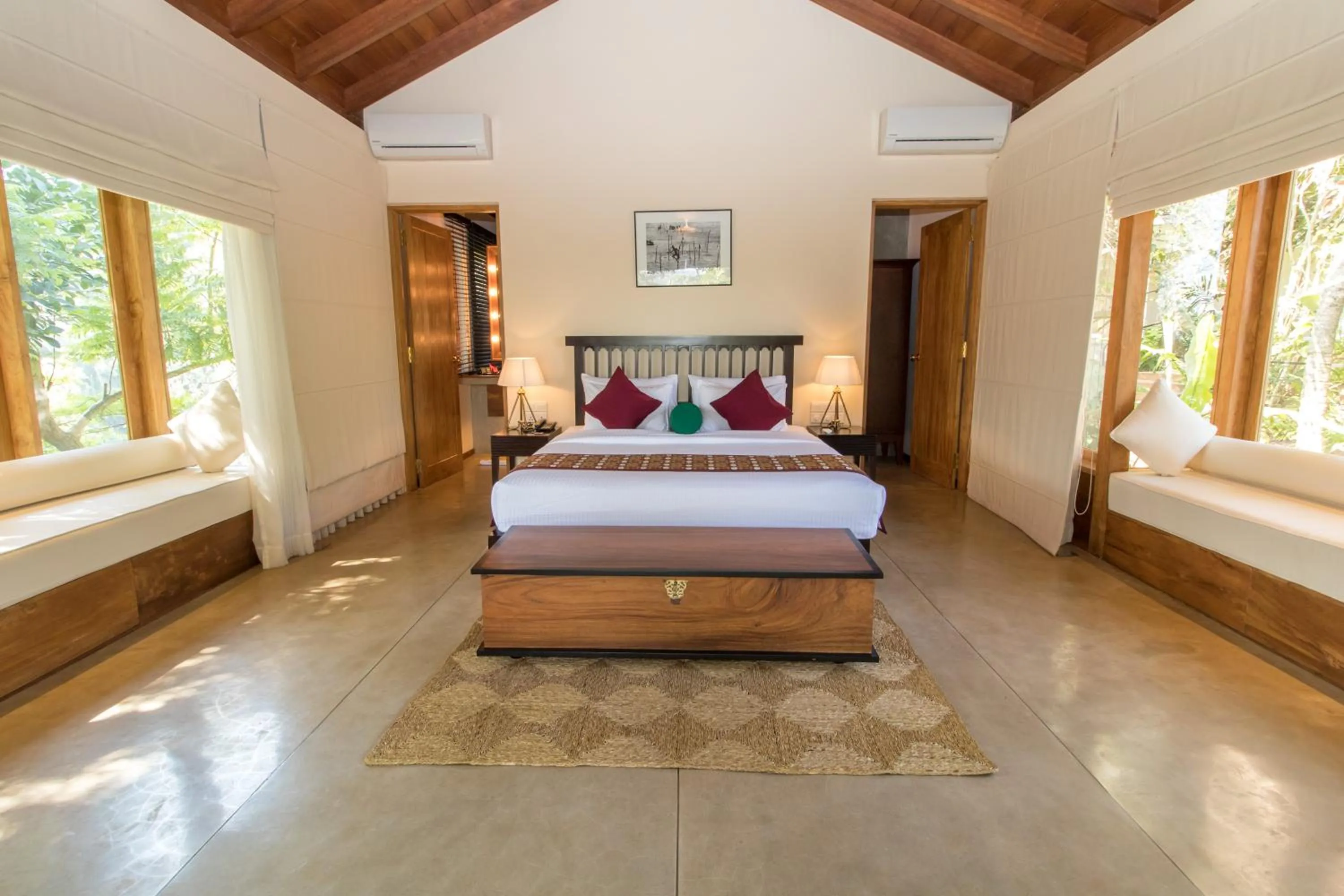 Bed in Kings Pavilion Luxury Hotel