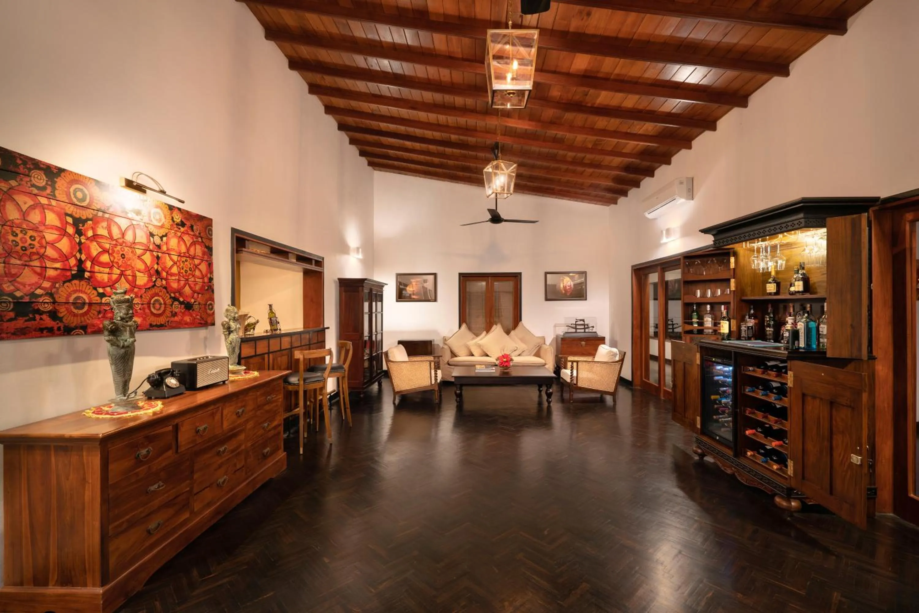 Lounge or bar in Kings Pavilion Luxury Hotel